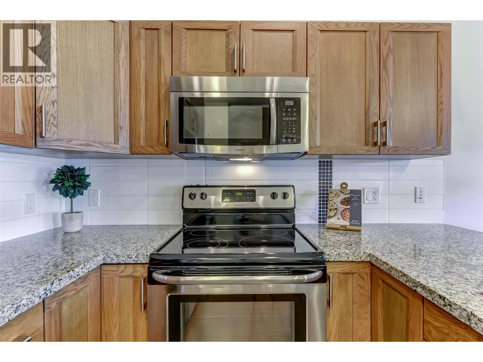 202 3220 Skyview Lane, West Kelowna