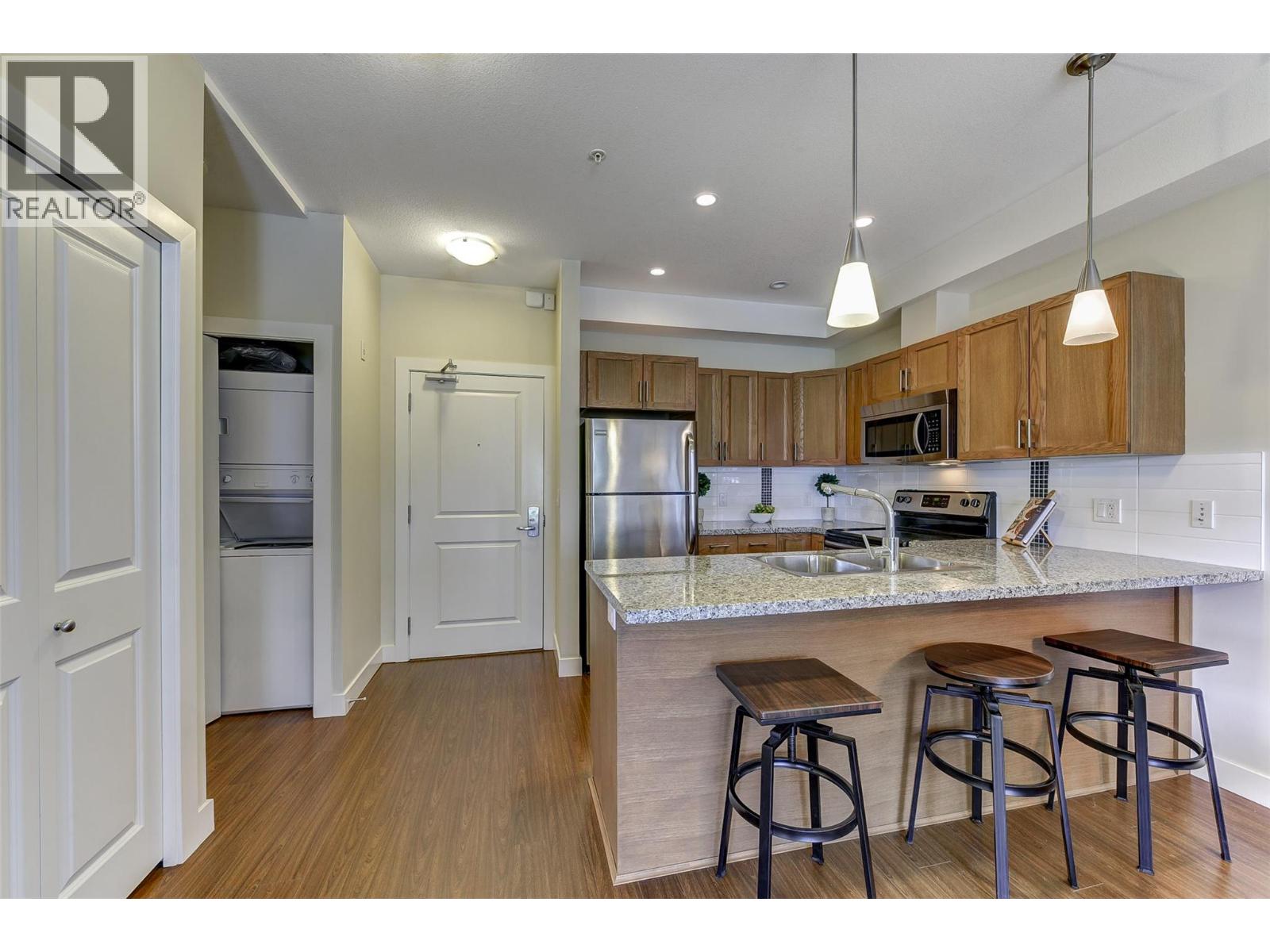 202 3220 Skyview Lane, West Kelowna