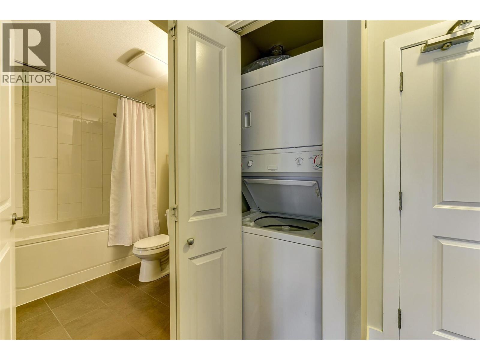 202 3220 Skyview Lane, West Kelowna