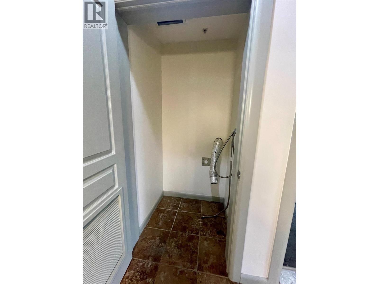 448 654 Cook Road, Kelowna