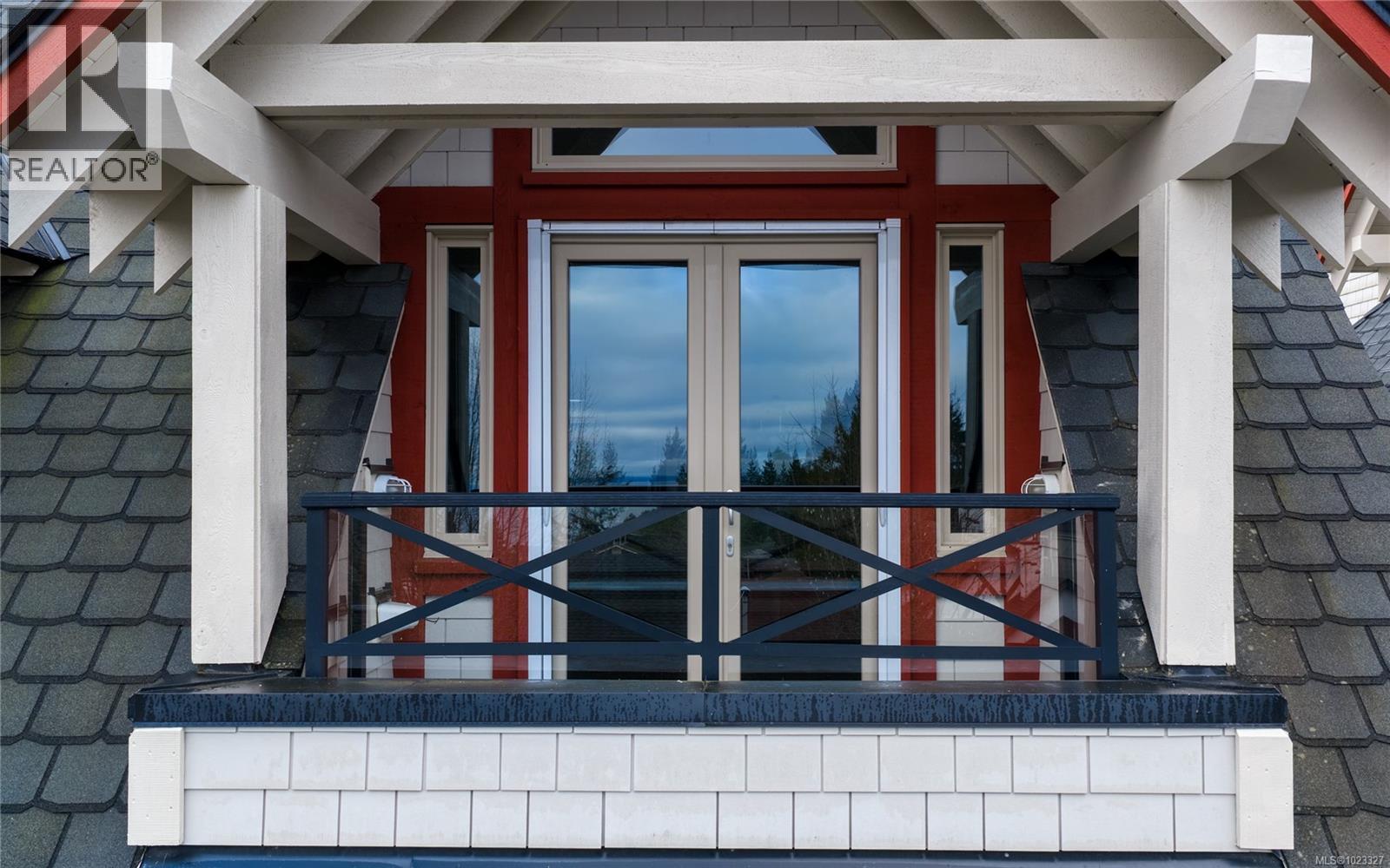 303 222 Second Ave W, Qualicum Beach