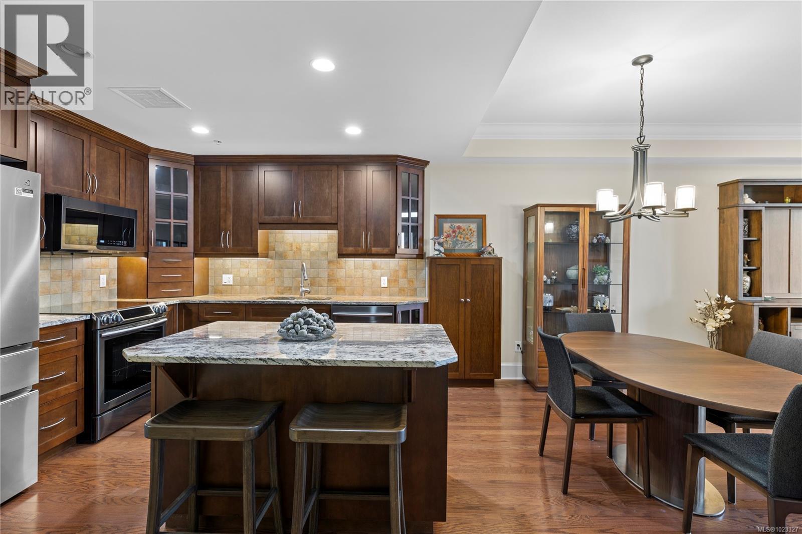 303 222 Second Ave W, Qualicum Beach