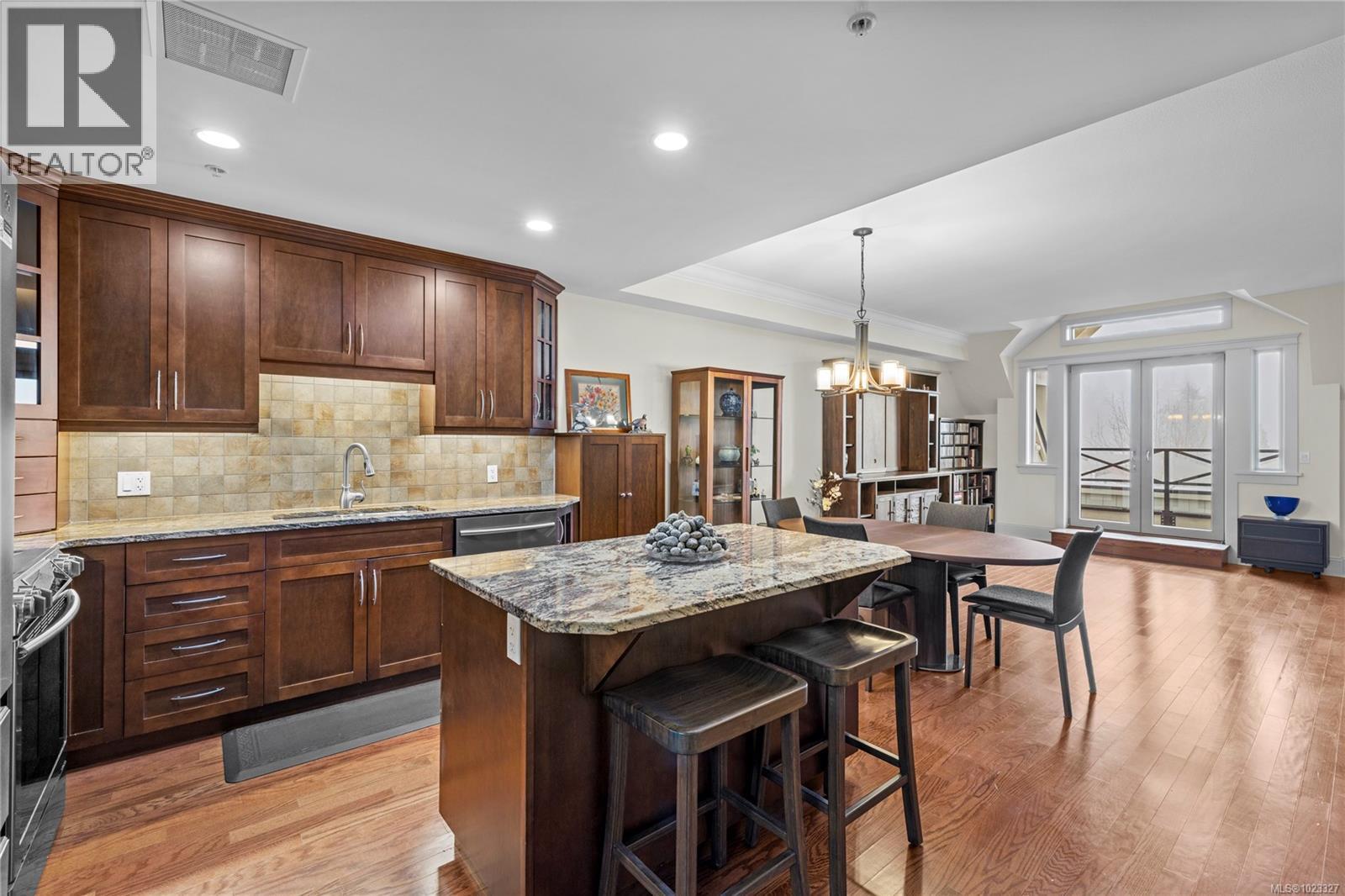 303 222 Second Ave W, Qualicum Beach