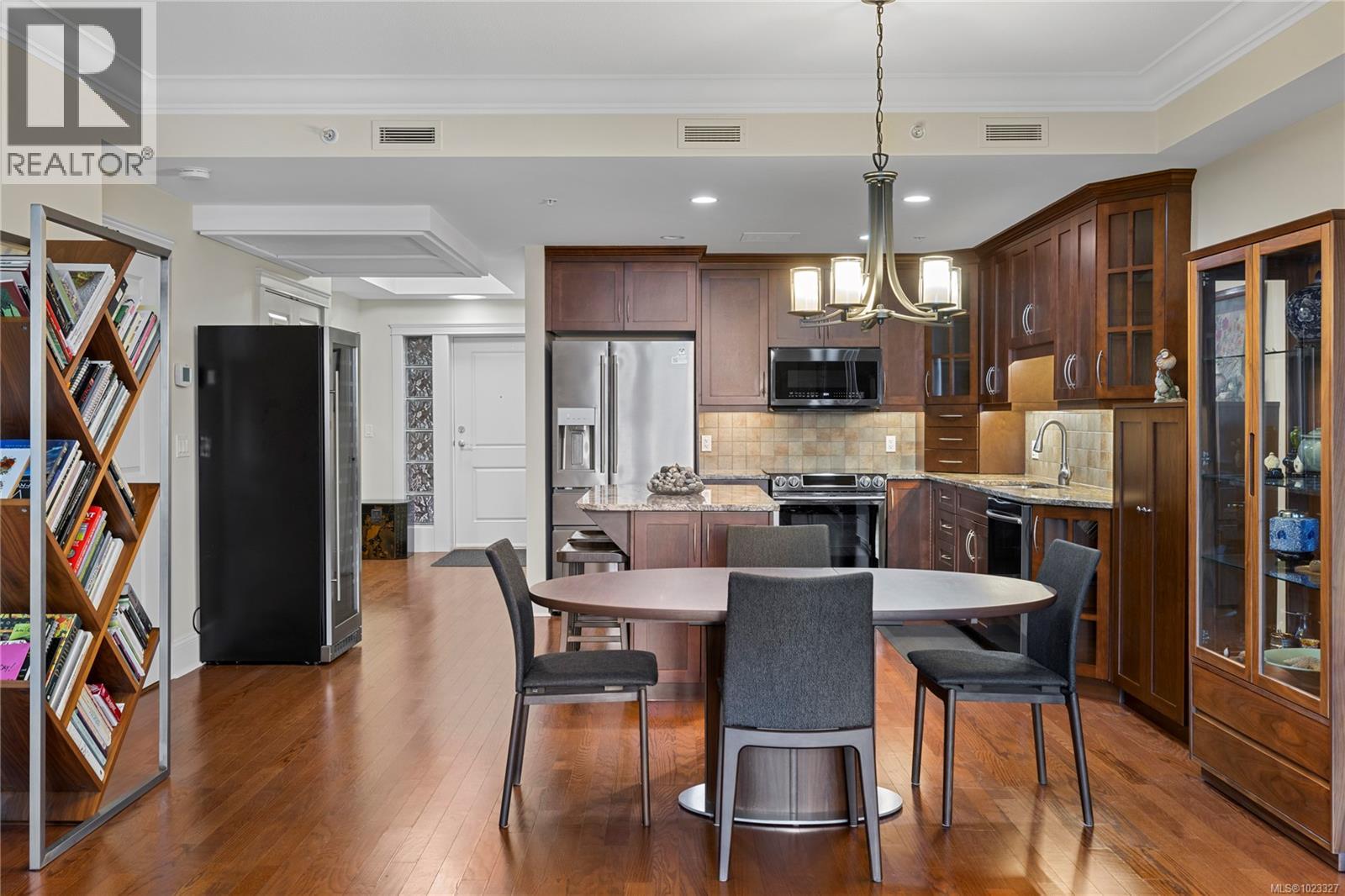 303 222 Second Ave W, Qualicum Beach