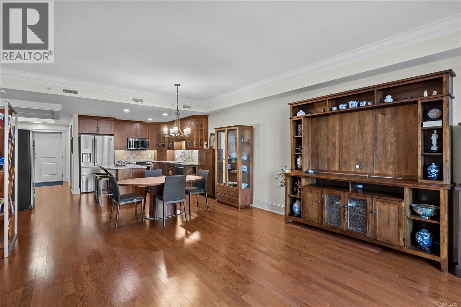 303 222 Second Ave W, Qualicum Beach