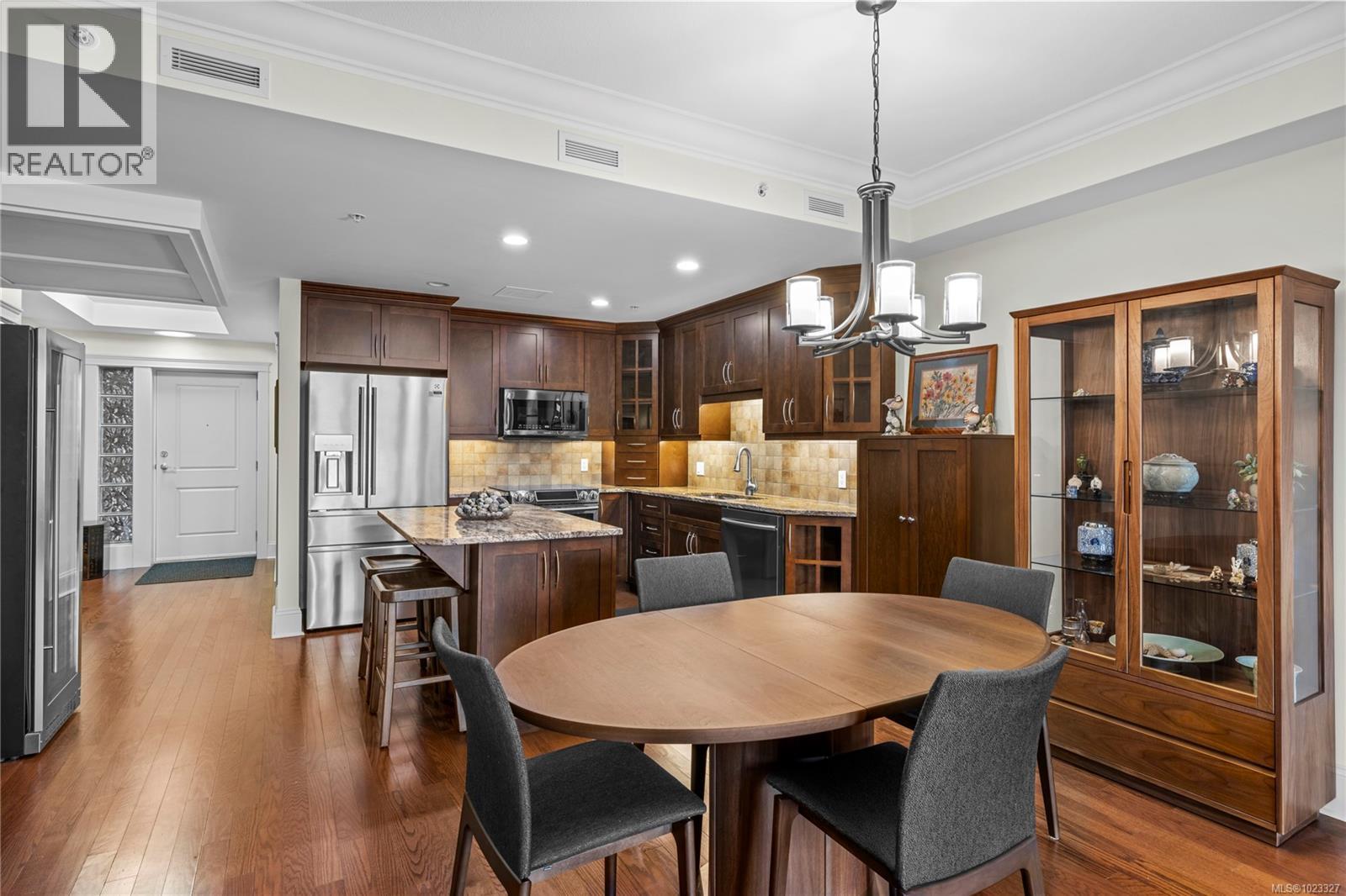 303 222 Second Ave W, Qualicum Beach