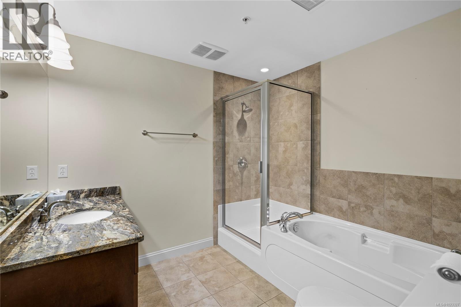 303 222 Second Ave W, Qualicum Beach