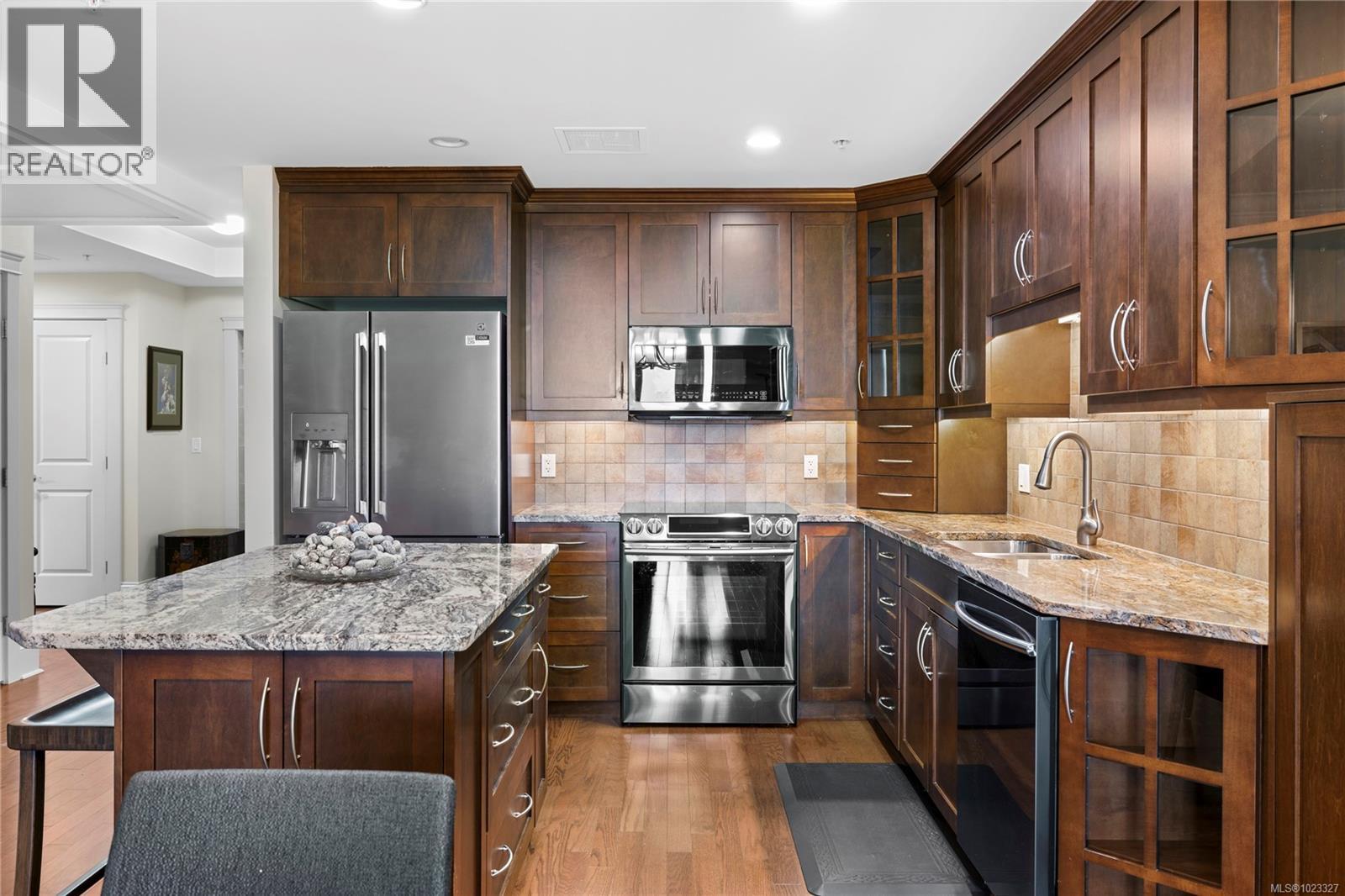 303 222 Second Ave W, Qualicum Beach