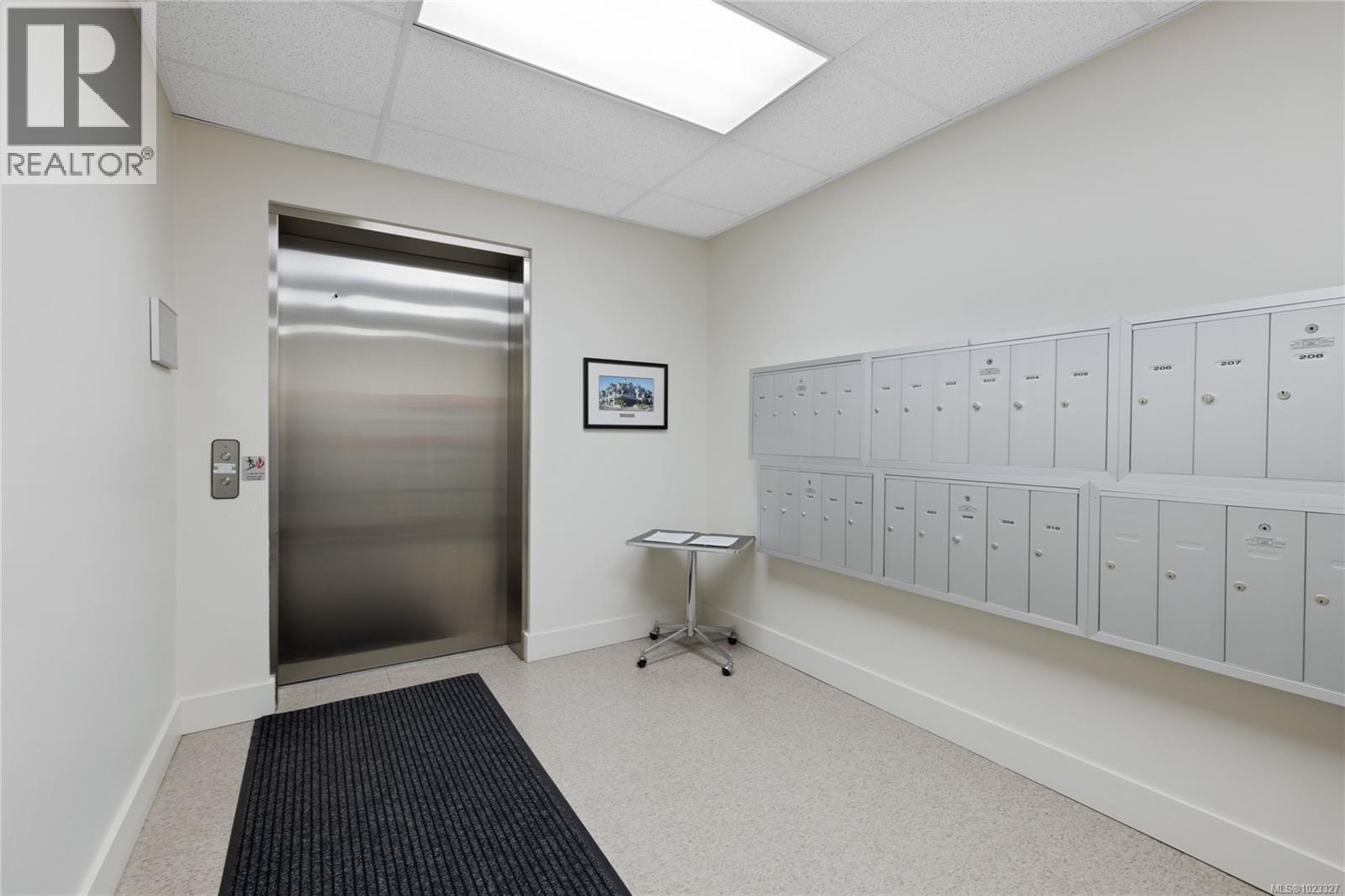 303 222 Second Ave W, Qualicum Beach