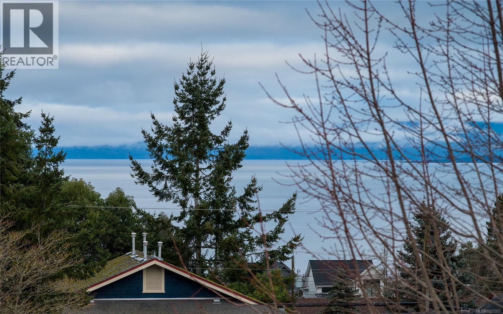 303 222 Second Ave W, Qualicum Beach