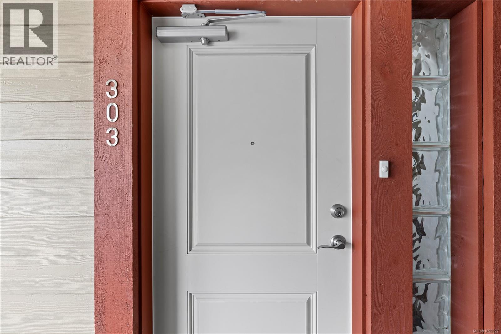 303 222 Second Ave W, Qualicum Beach