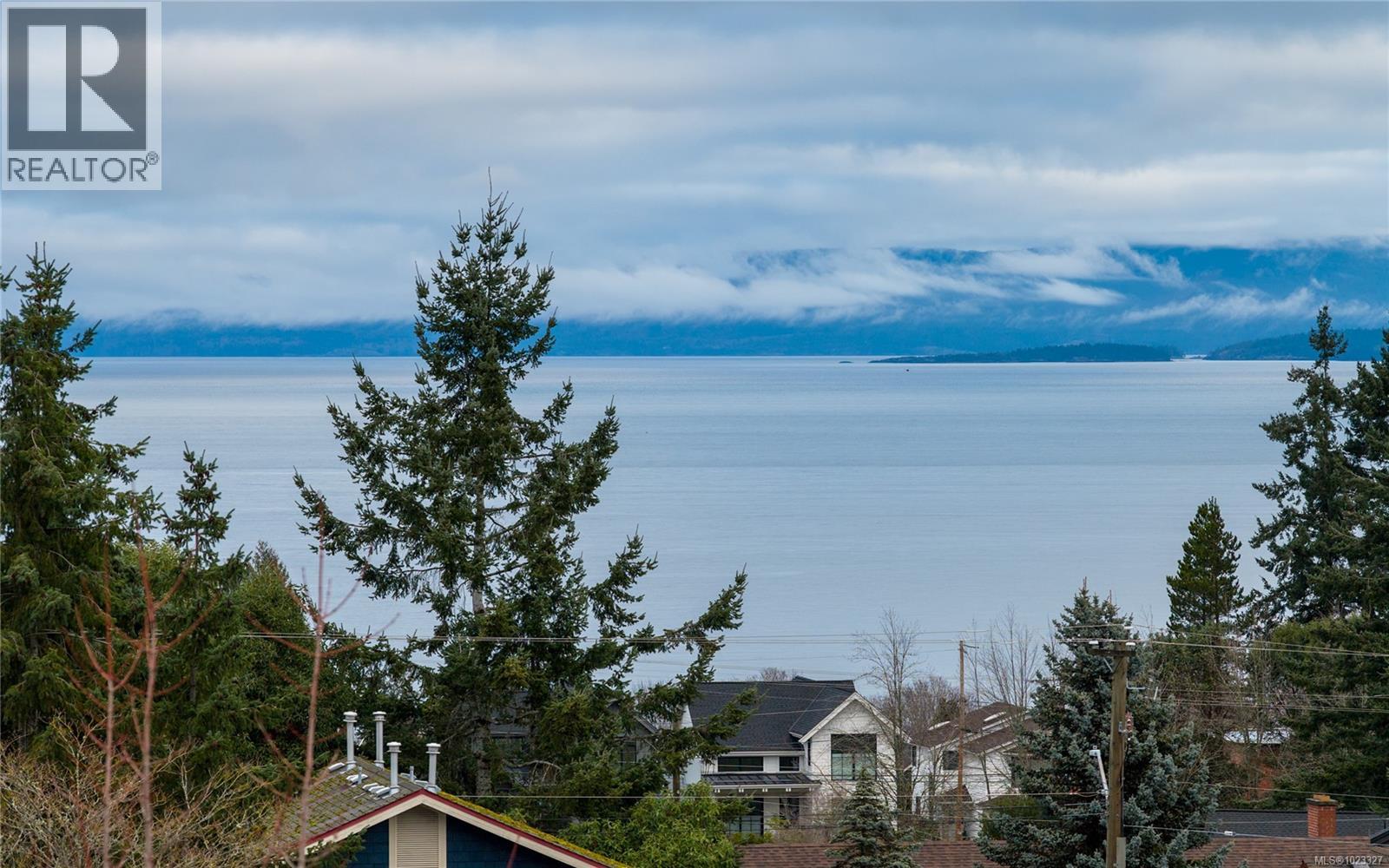 303 222 Second Ave W, Qualicum Beach