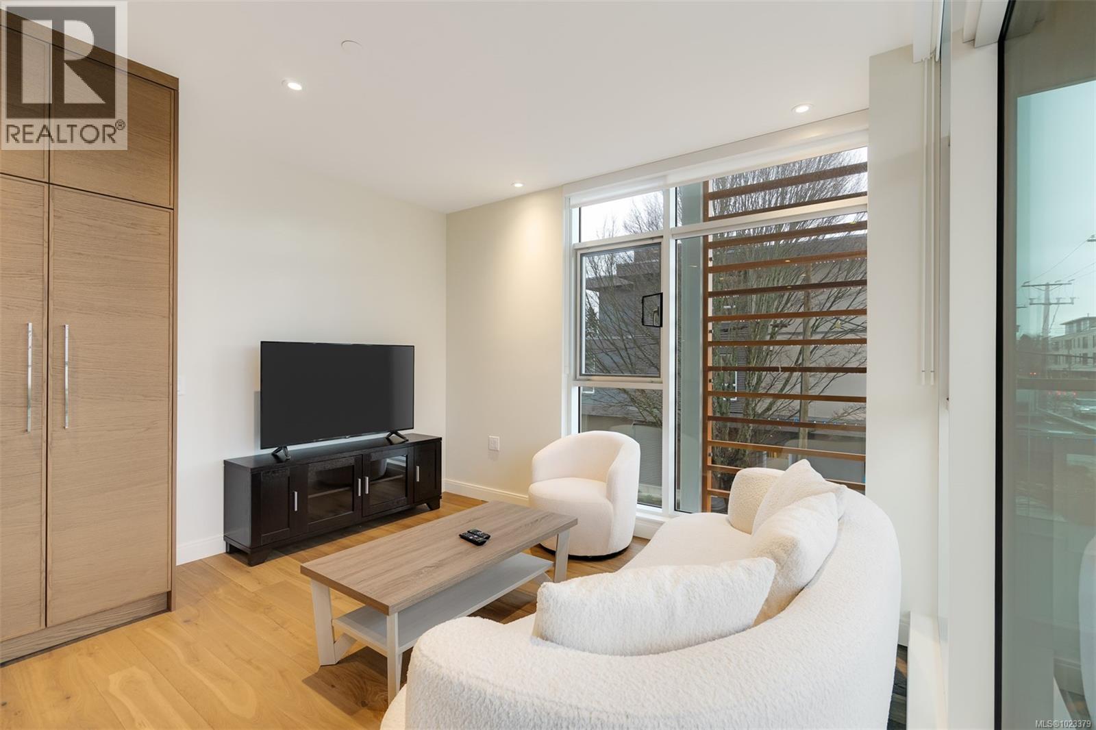 205 1916 Oak Bay Avenue, Victoria