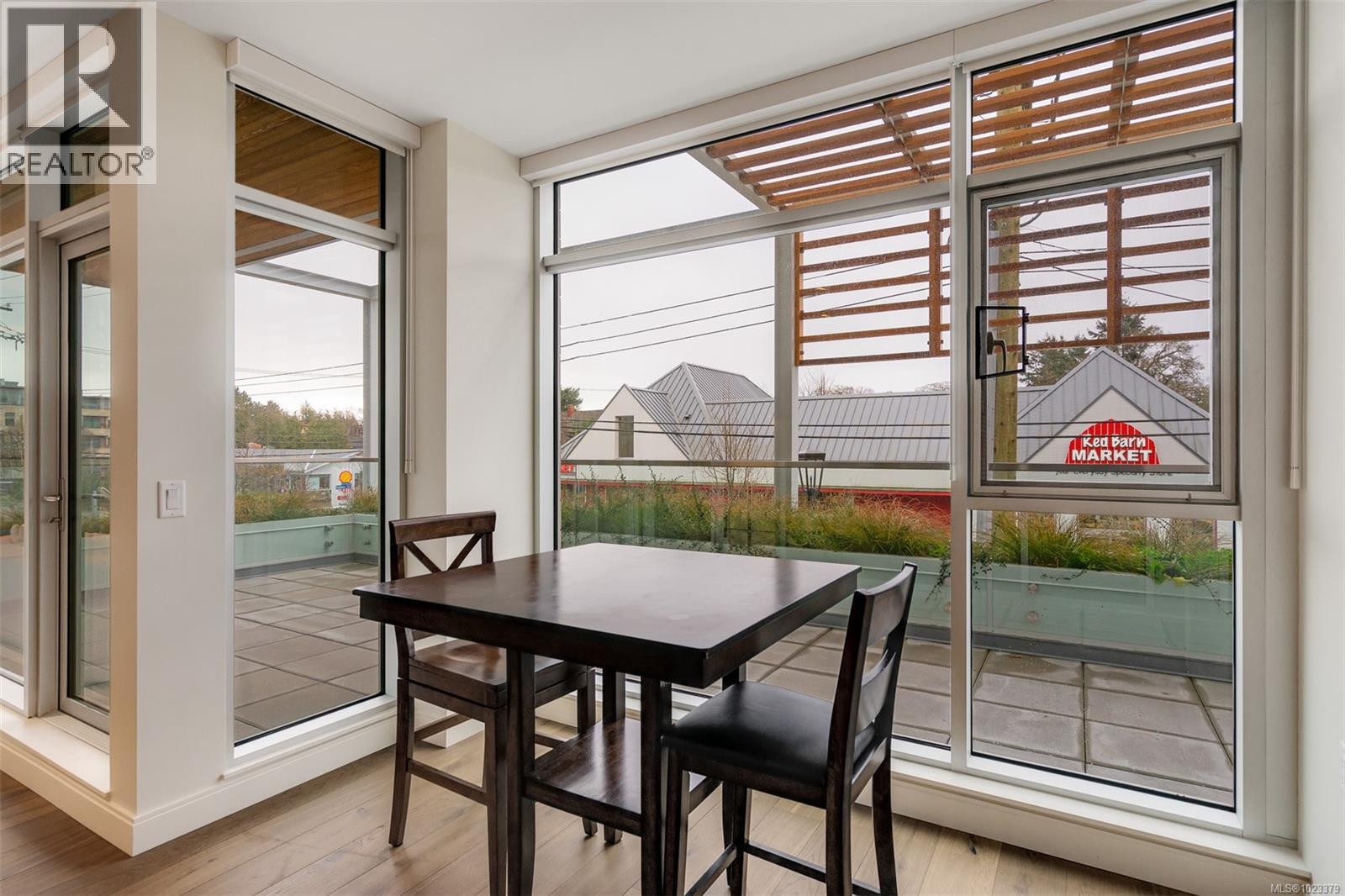 205 1916 Oak Bay Avenue, Victoria