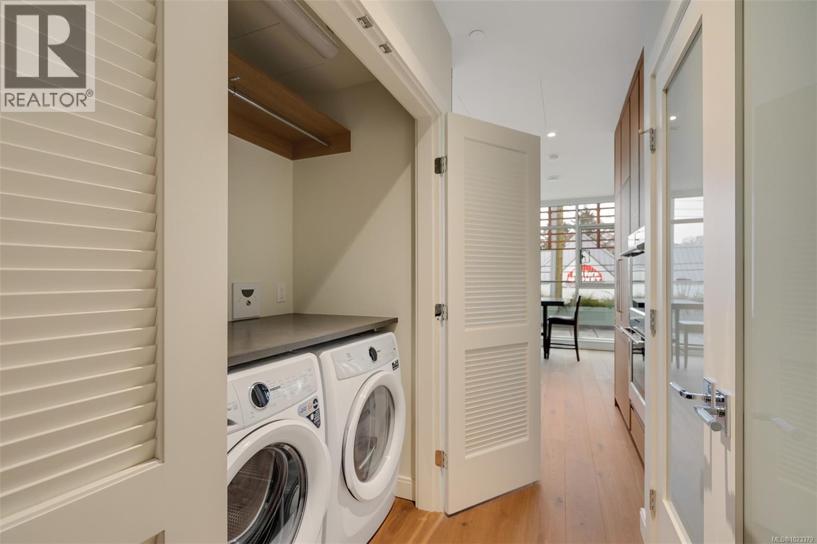 205 1916 Oak Bay Avenue, Victoria