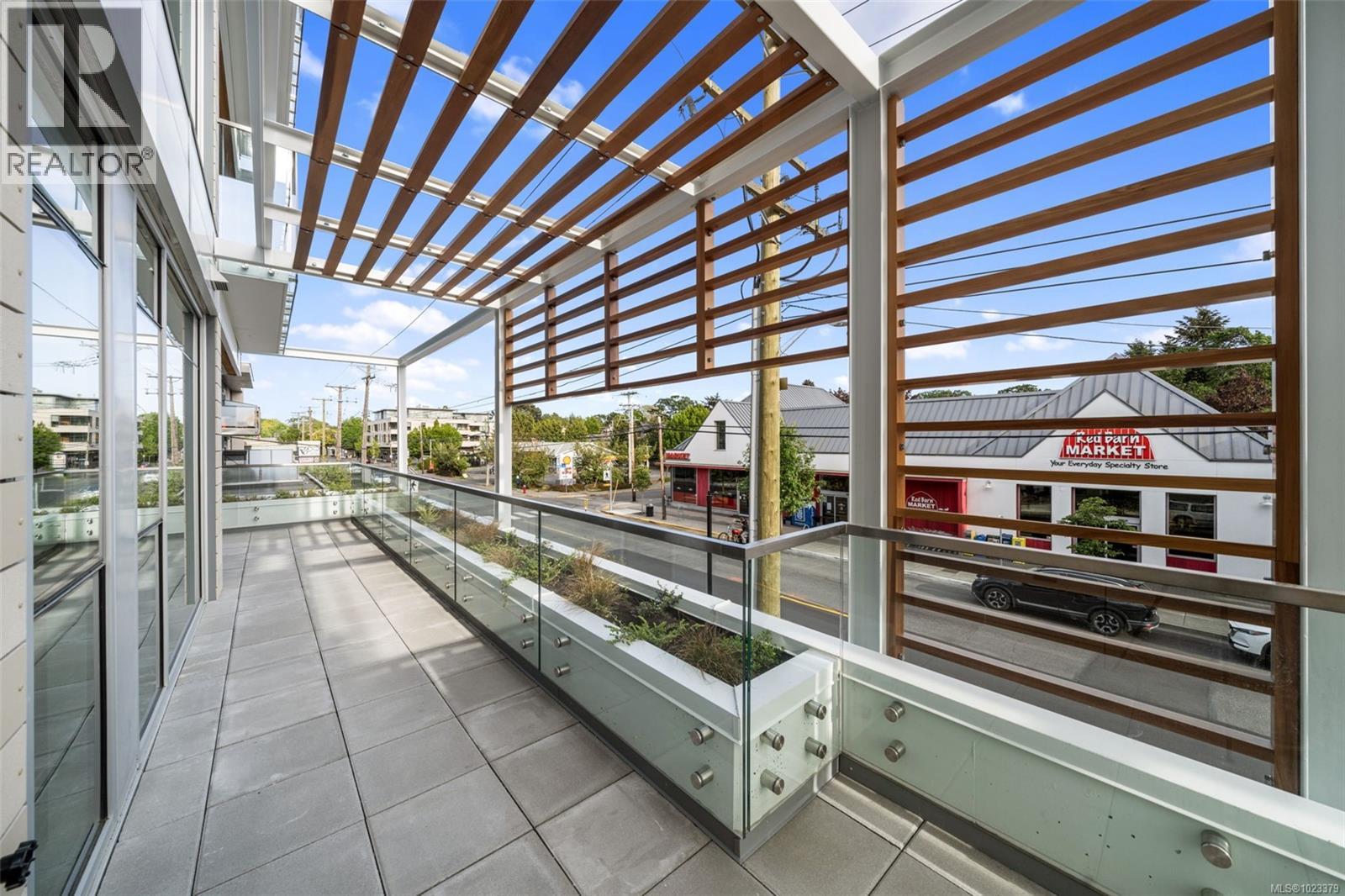 205 1916 Oak Bay Avenue, Victoria