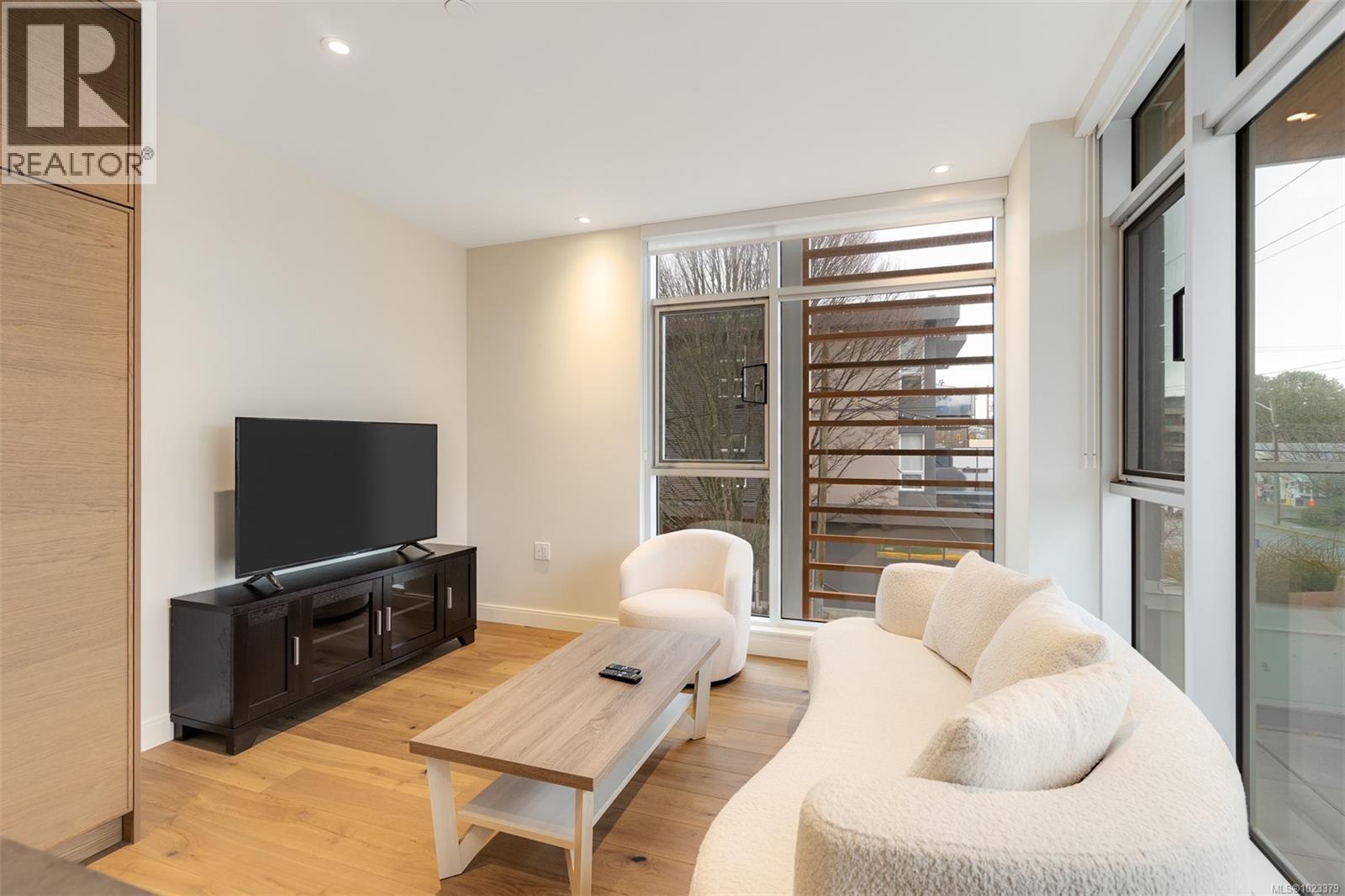 205 1916 Oak Bay Avenue, Victoria