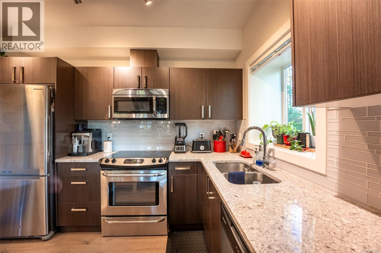 208 1900 Watkiss Way, View Royal