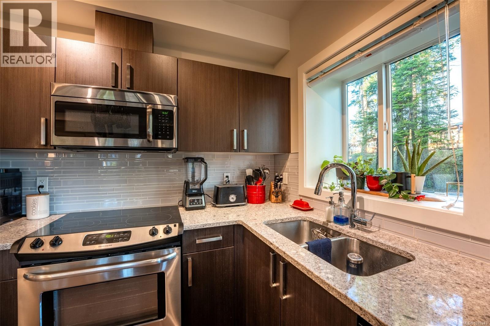 208 1900 Watkiss Way, View Royal