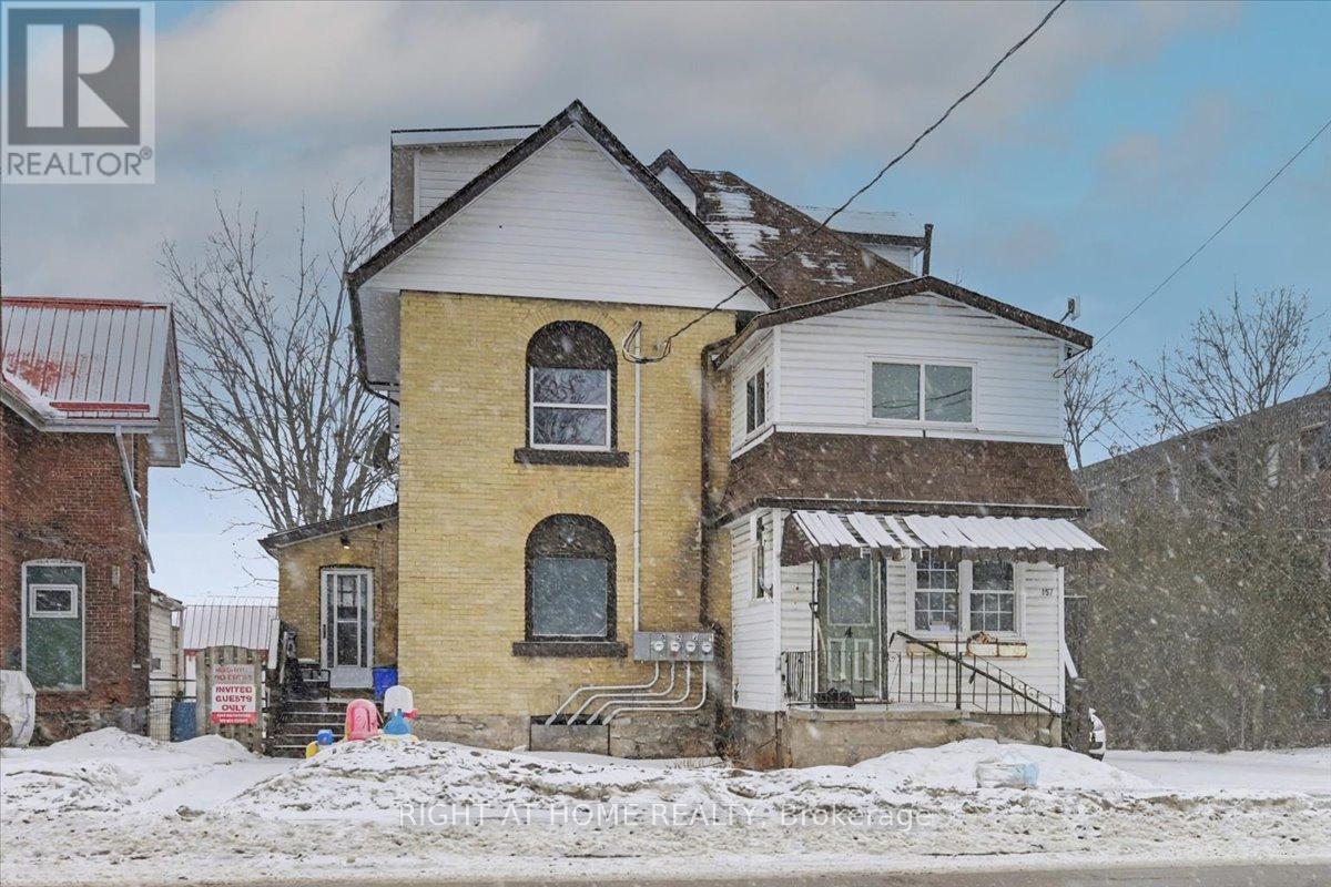 157 LINDSAY STREET S - 1