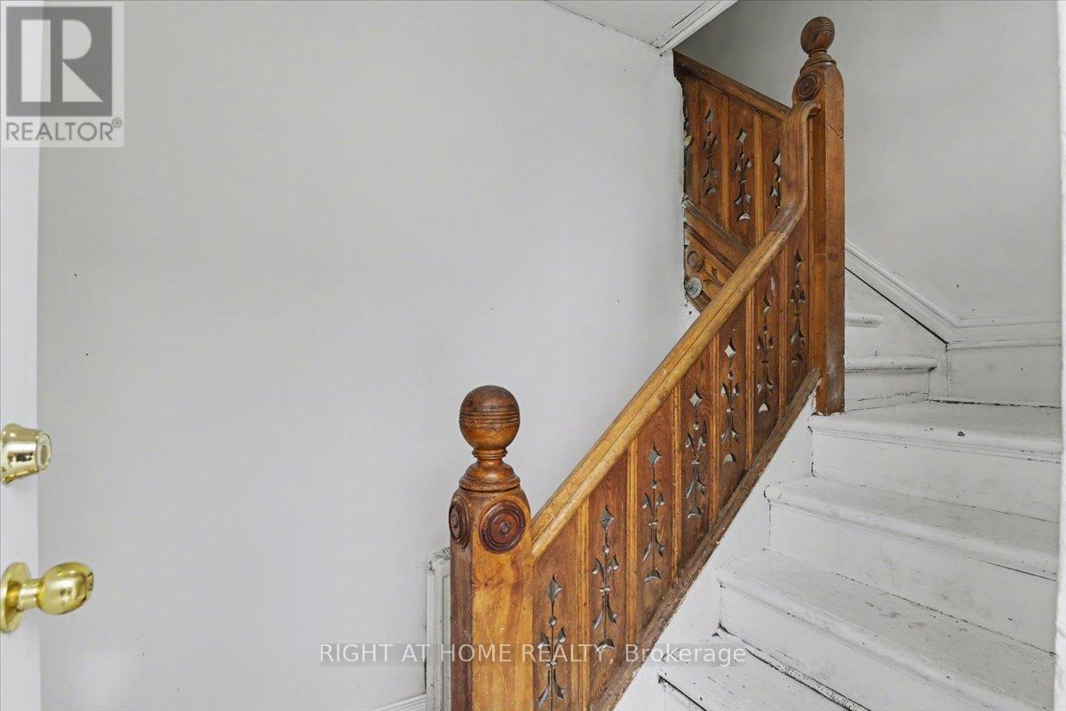 157 LINDSAY STREET S - 10
