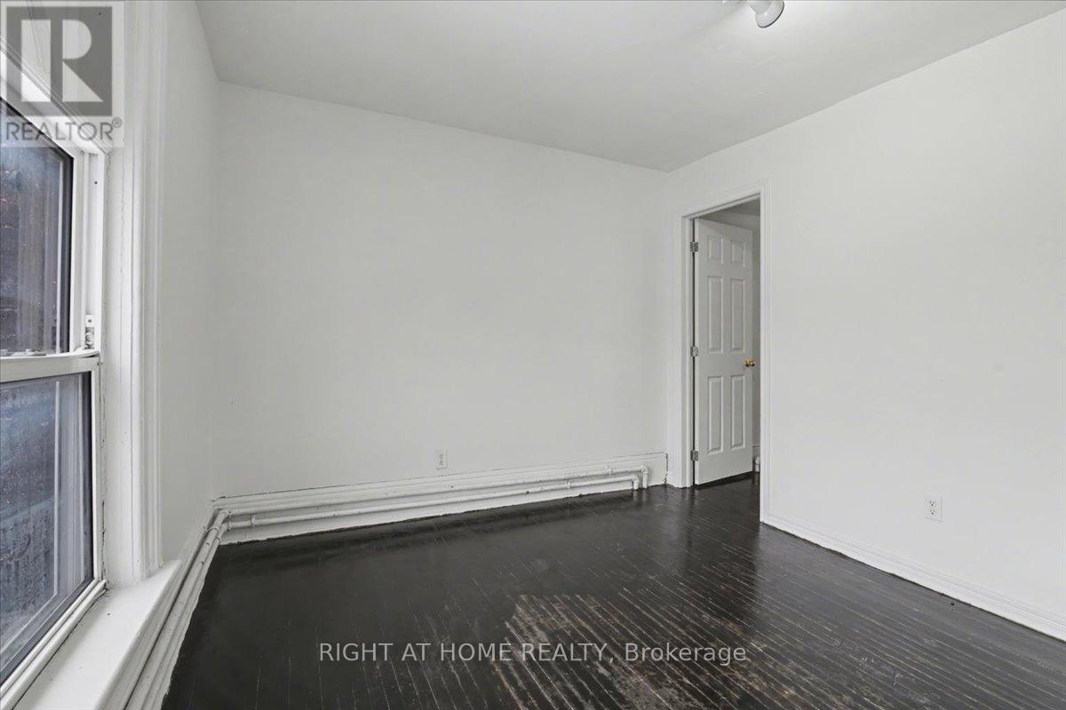 157 LINDSAY STREET S - 12