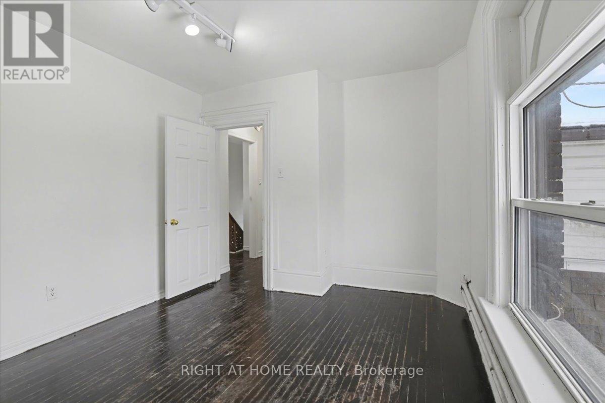 157 LINDSAY STREET S - 13