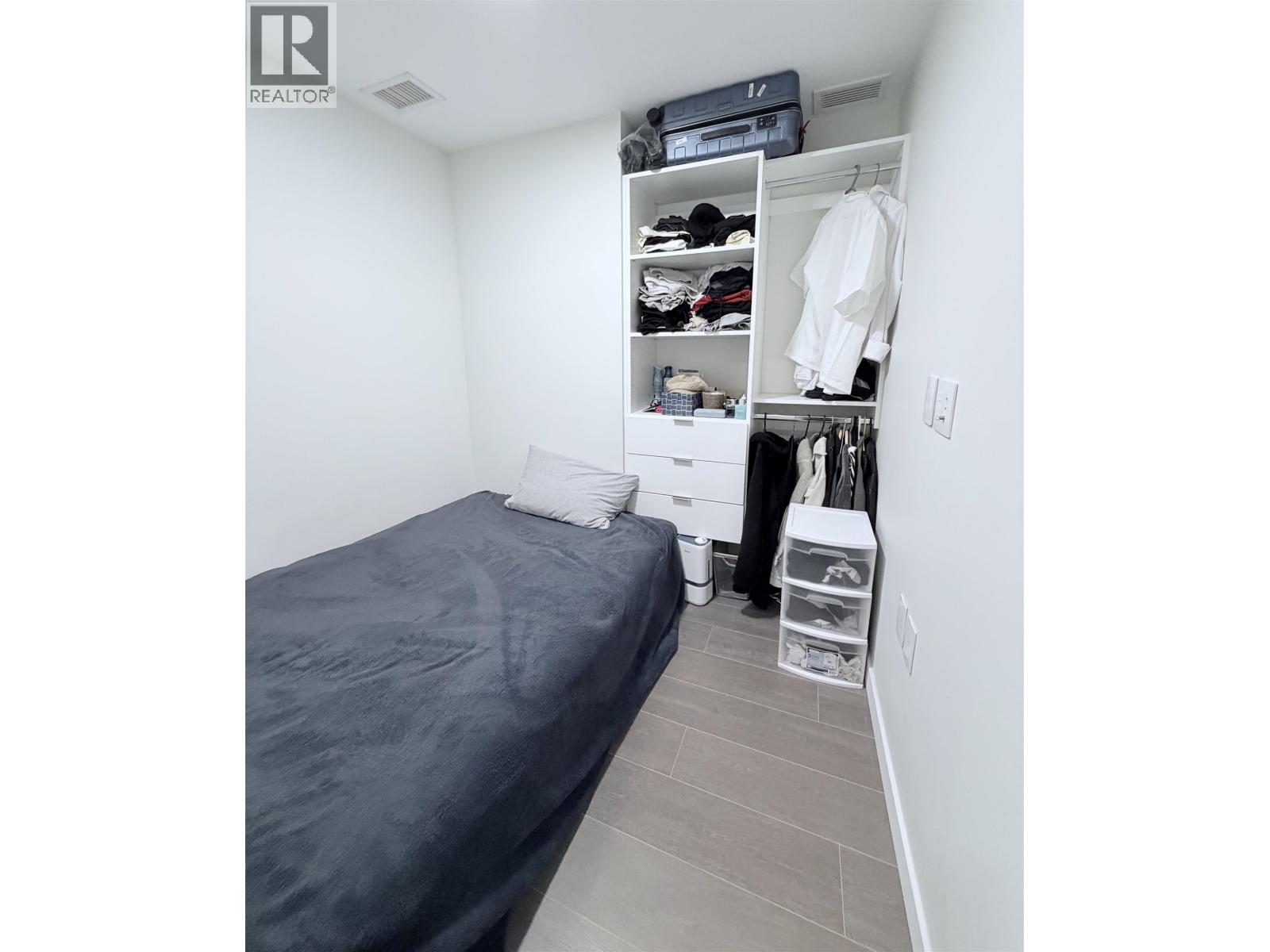House in Burnaby - Image 14