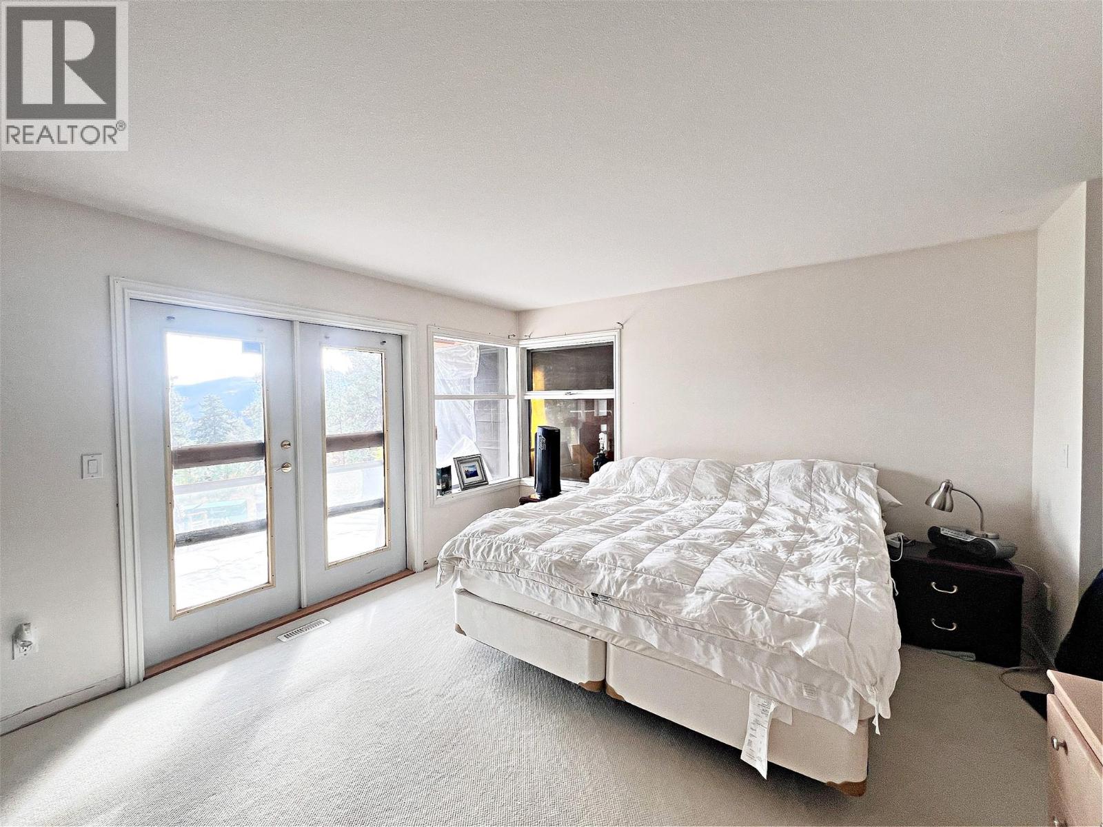  5621 Harrington Court, Peachland