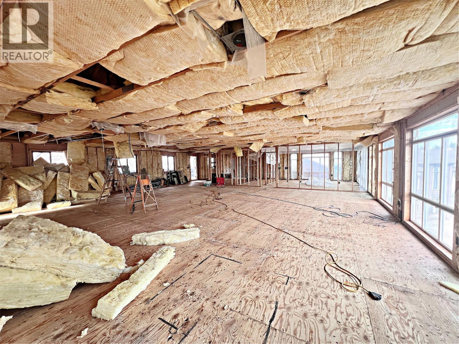  5621 Harrington Court, Peachland