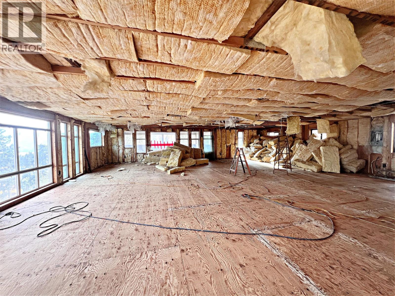  5621 Harrington Court, Peachland