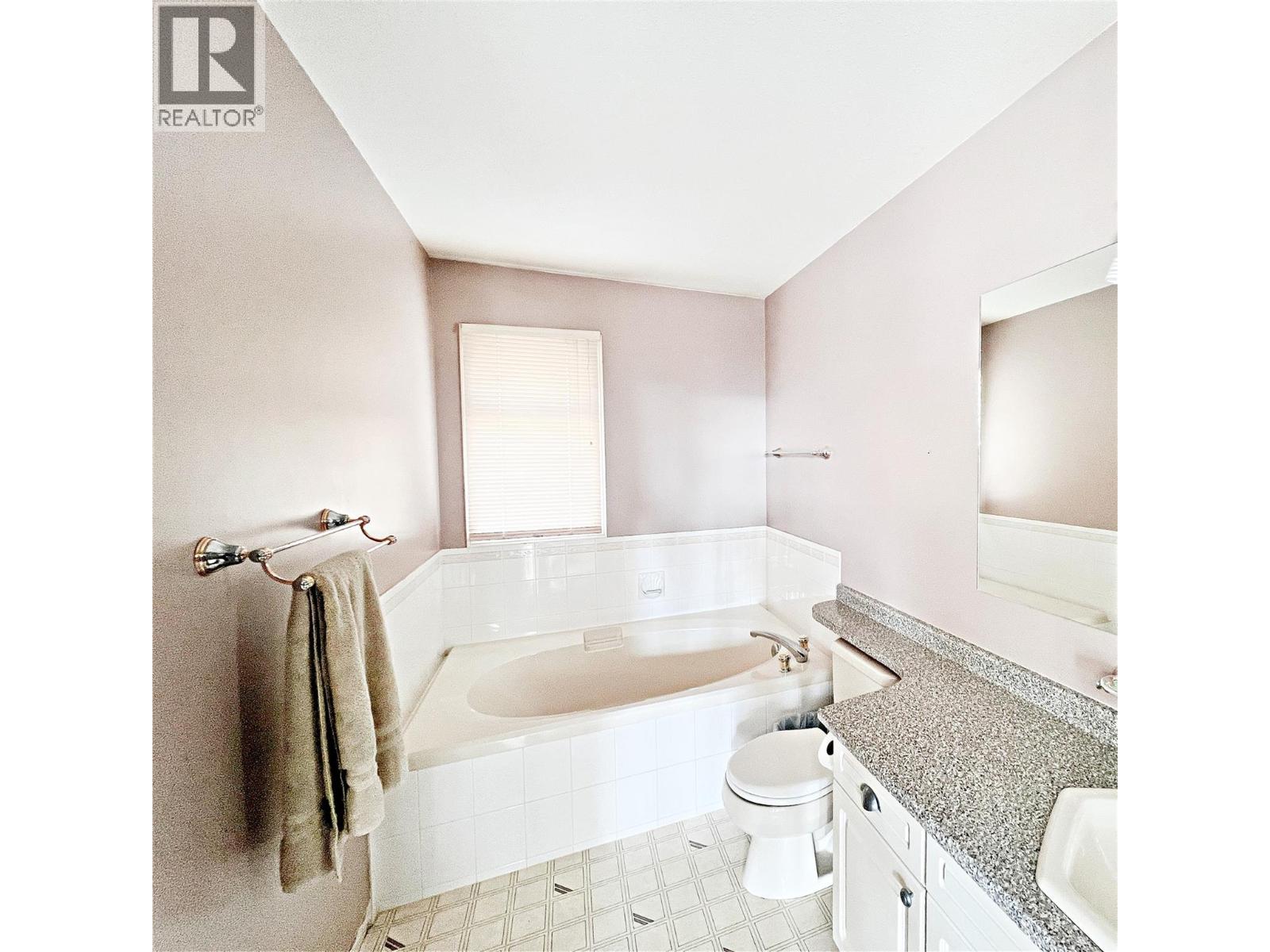  5621 Harrington Court, Peachland