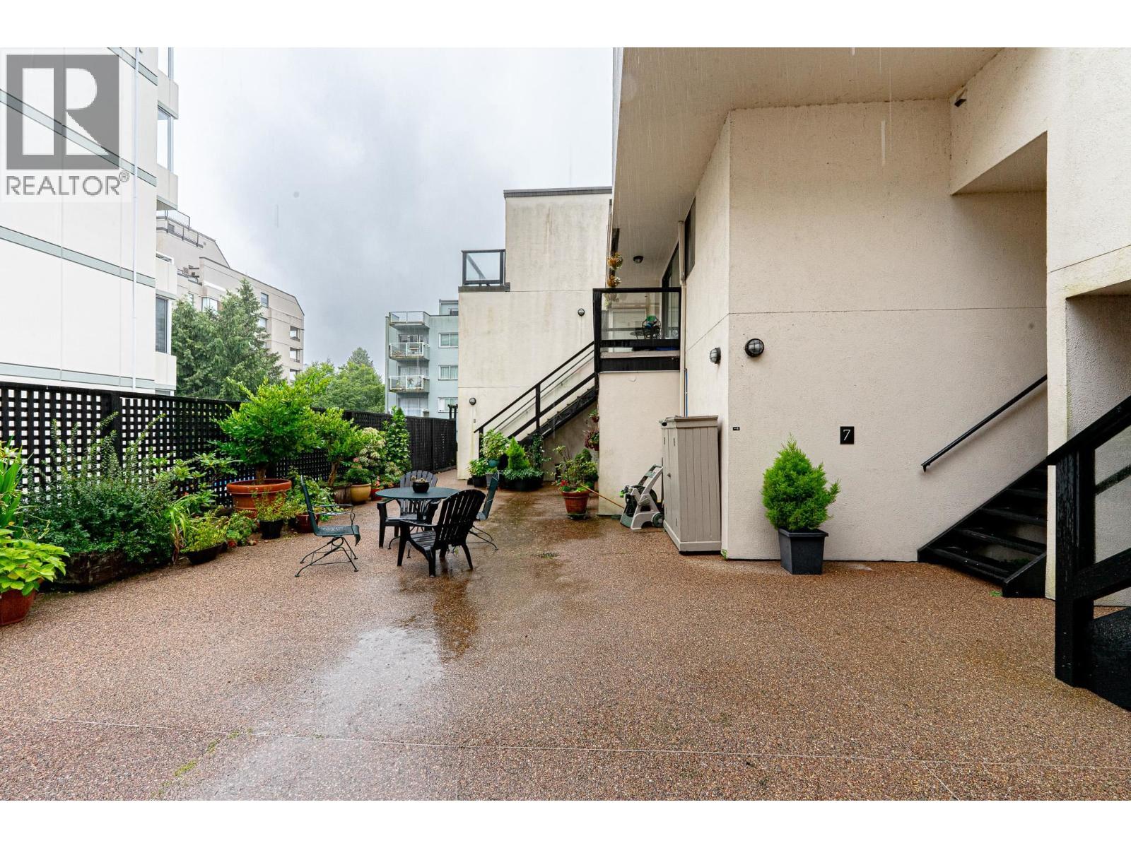 5 1786 ESQUIMALT AVENUE, West Vancouver