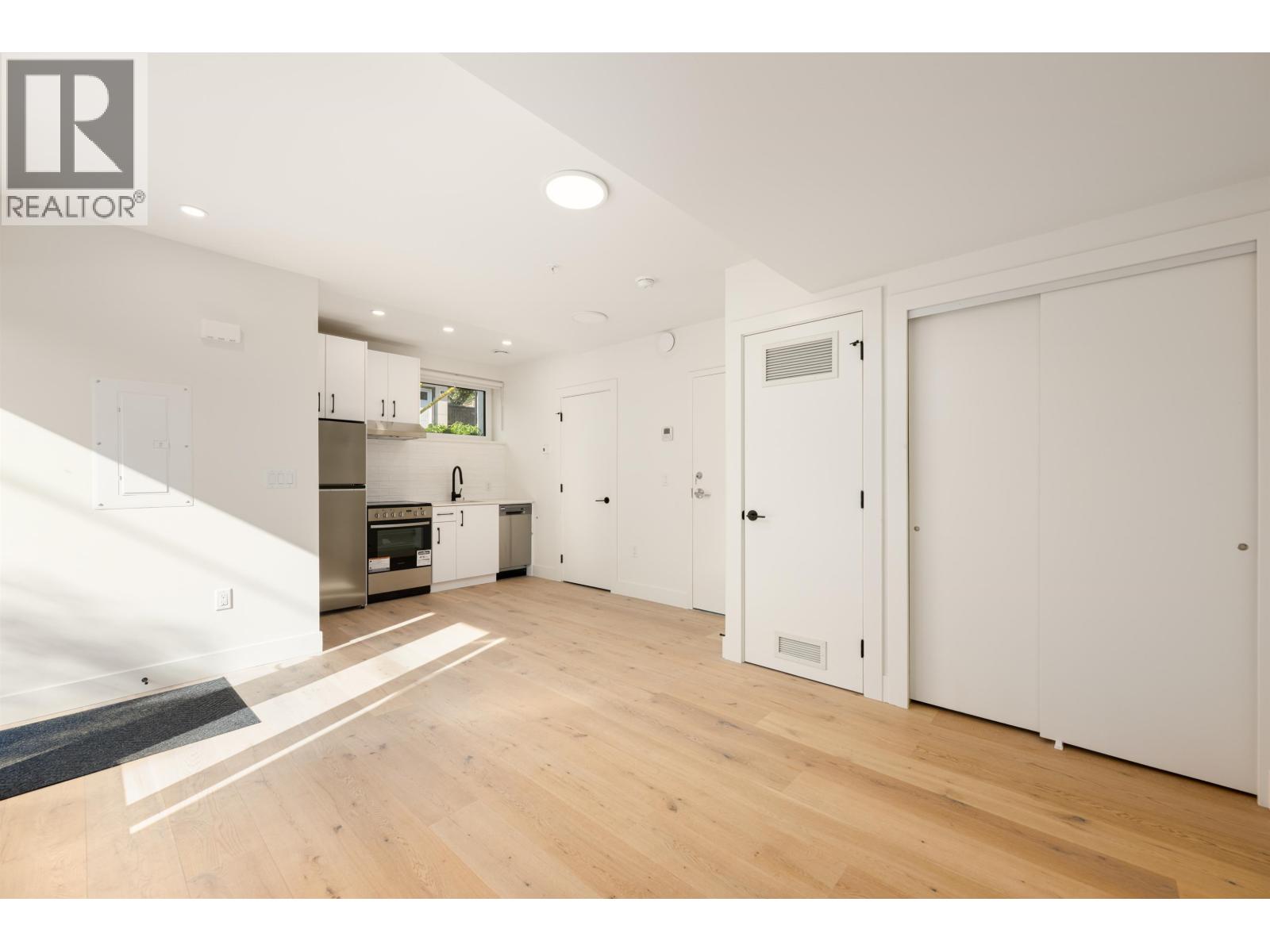 TH6 324 E RIDGEWAY AVENUE, North Vancouver