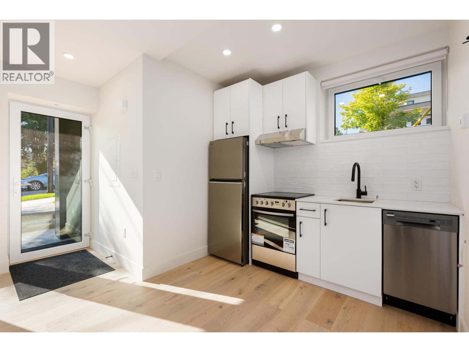 TH6 324 E RIDGEWAY AVENUE, North Vancouver