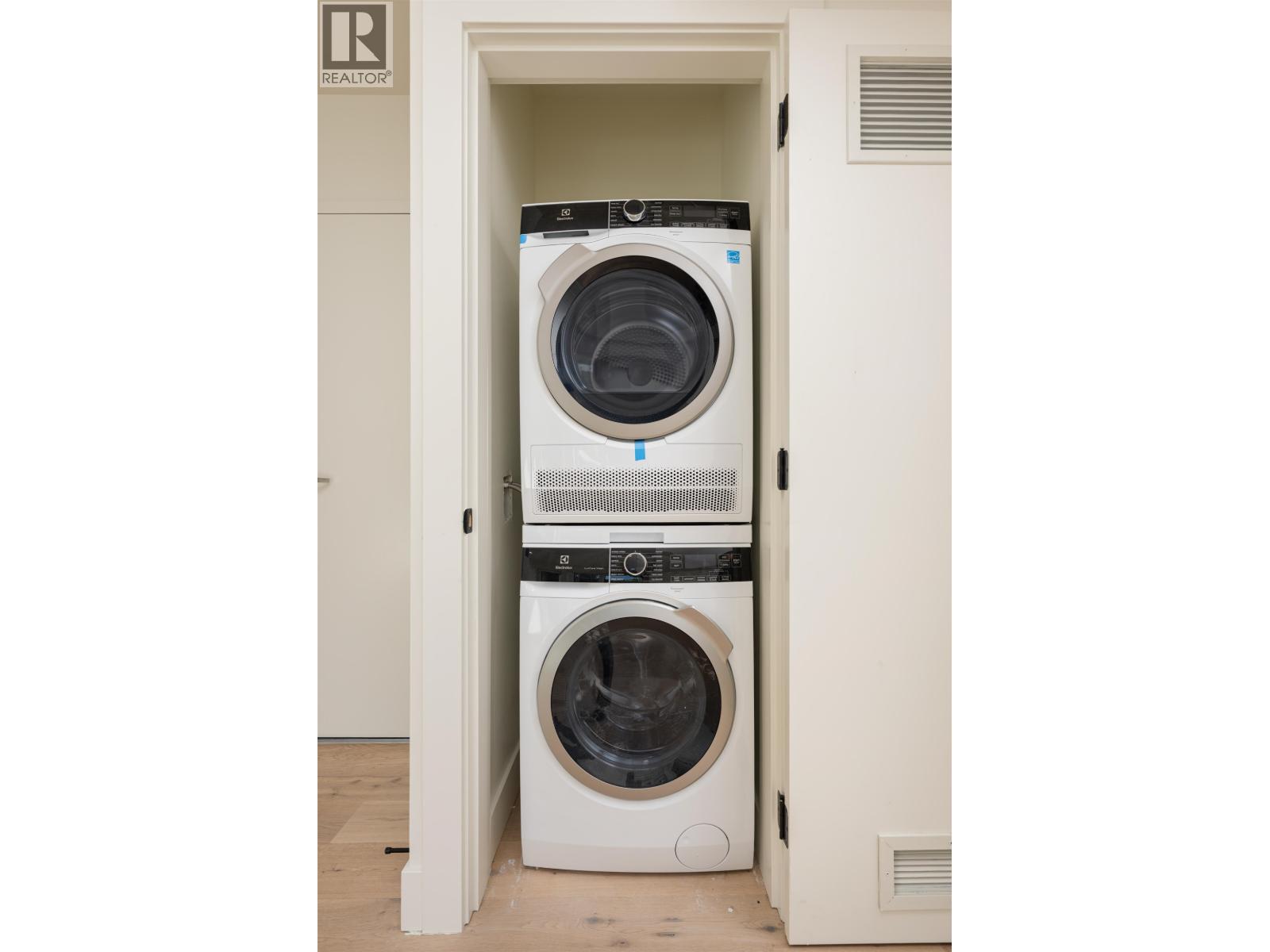 TH6 324 E RIDGEWAY AVENUE, North Vancouver