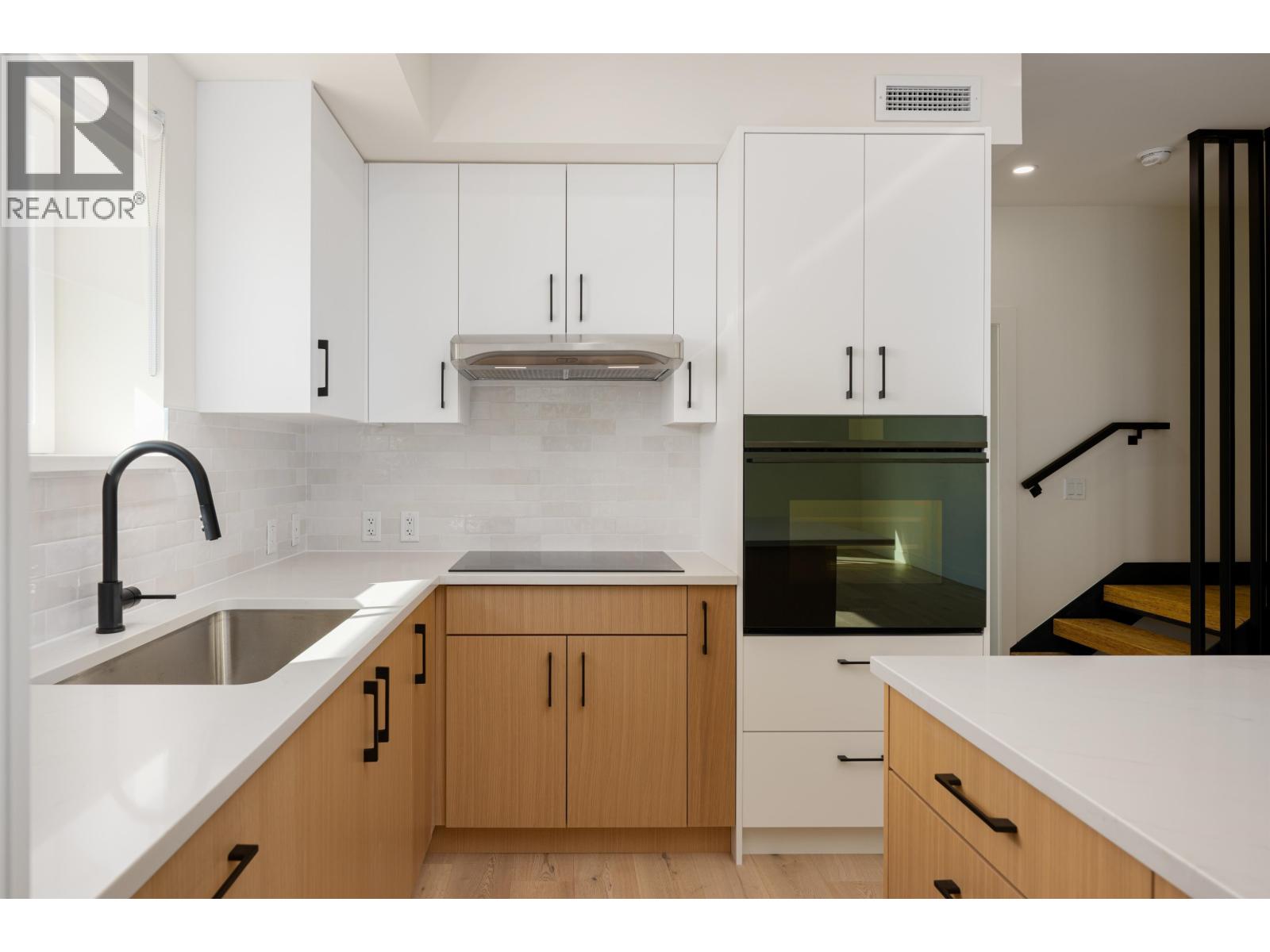 TH6 324 E RIDGEWAY AVENUE, North Vancouver