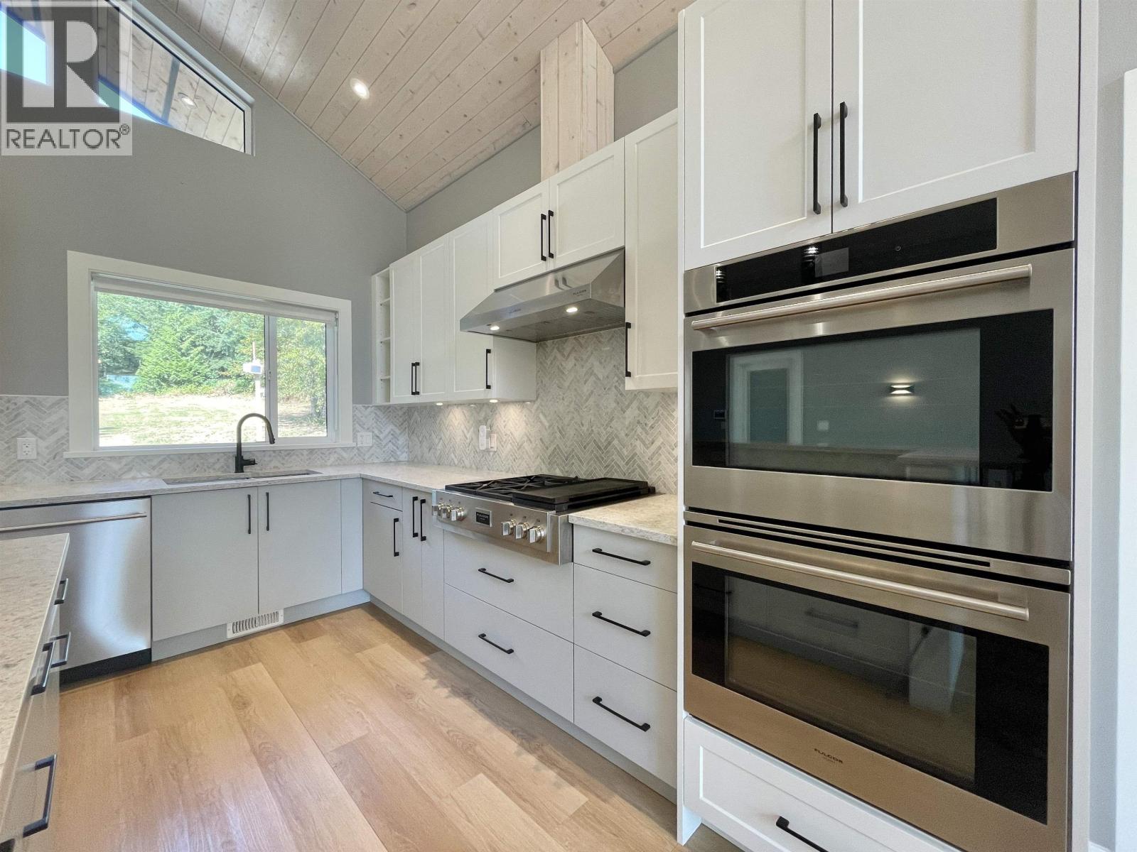 915 PAYNE ROAD, Gibsons