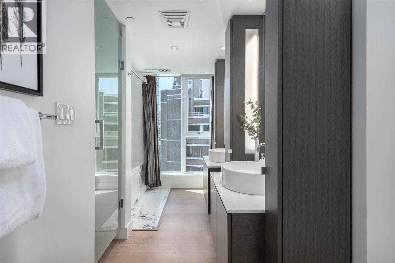 904 1499 W PENDER, Vancouver