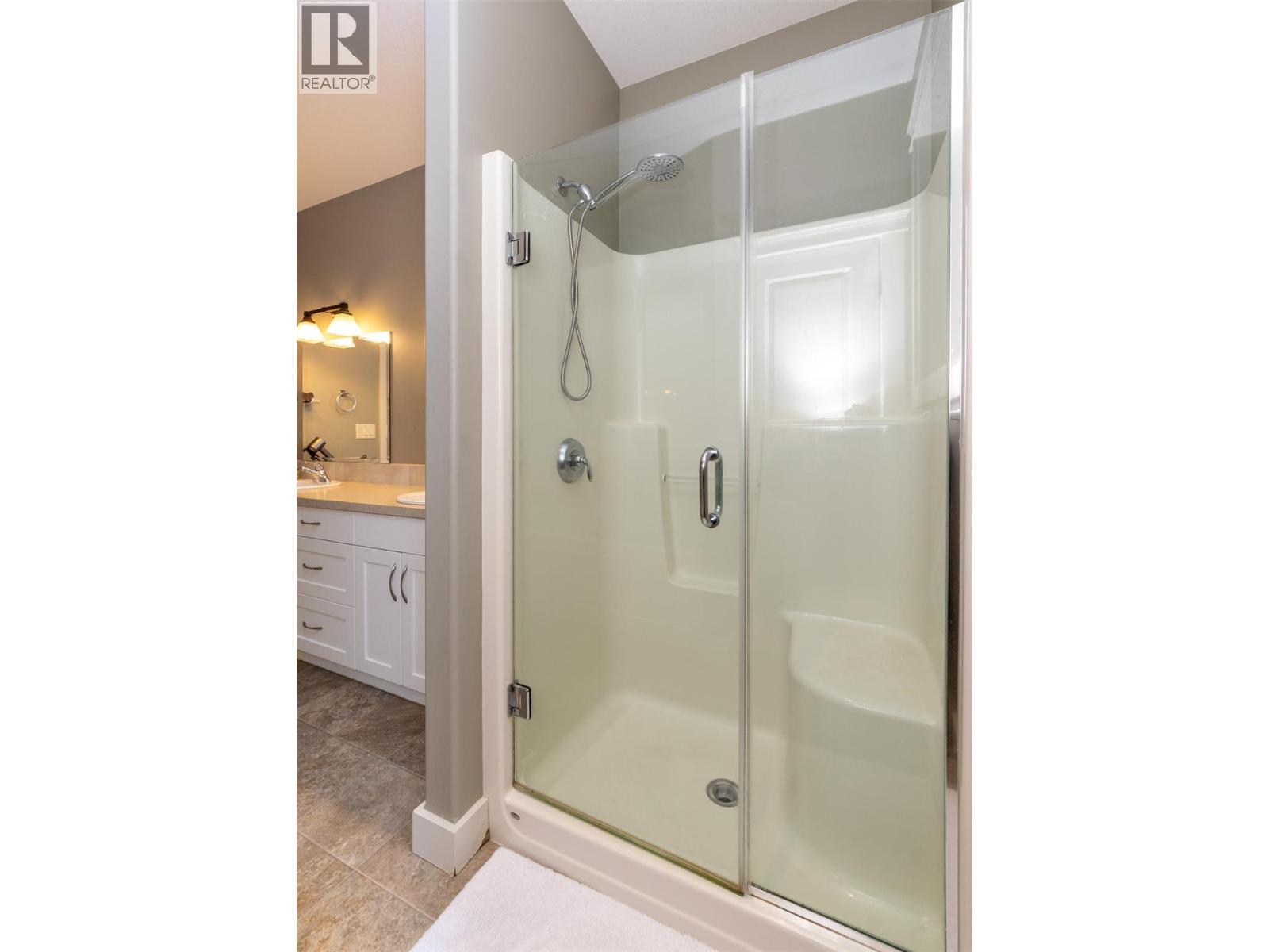 36 1581 20 Street Northeast, Salmon Arm