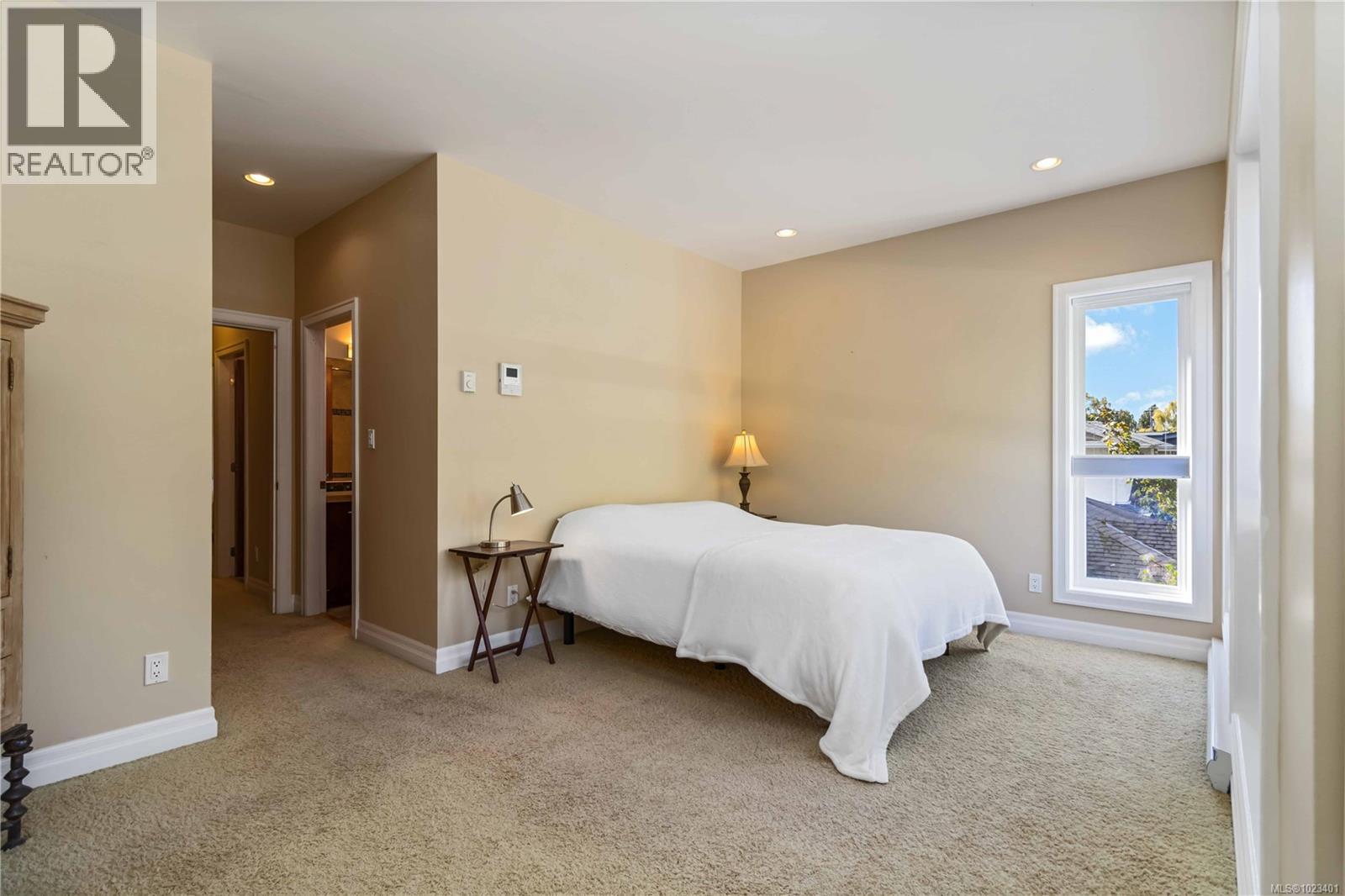 4 1827 Fairfield Road, Victoria