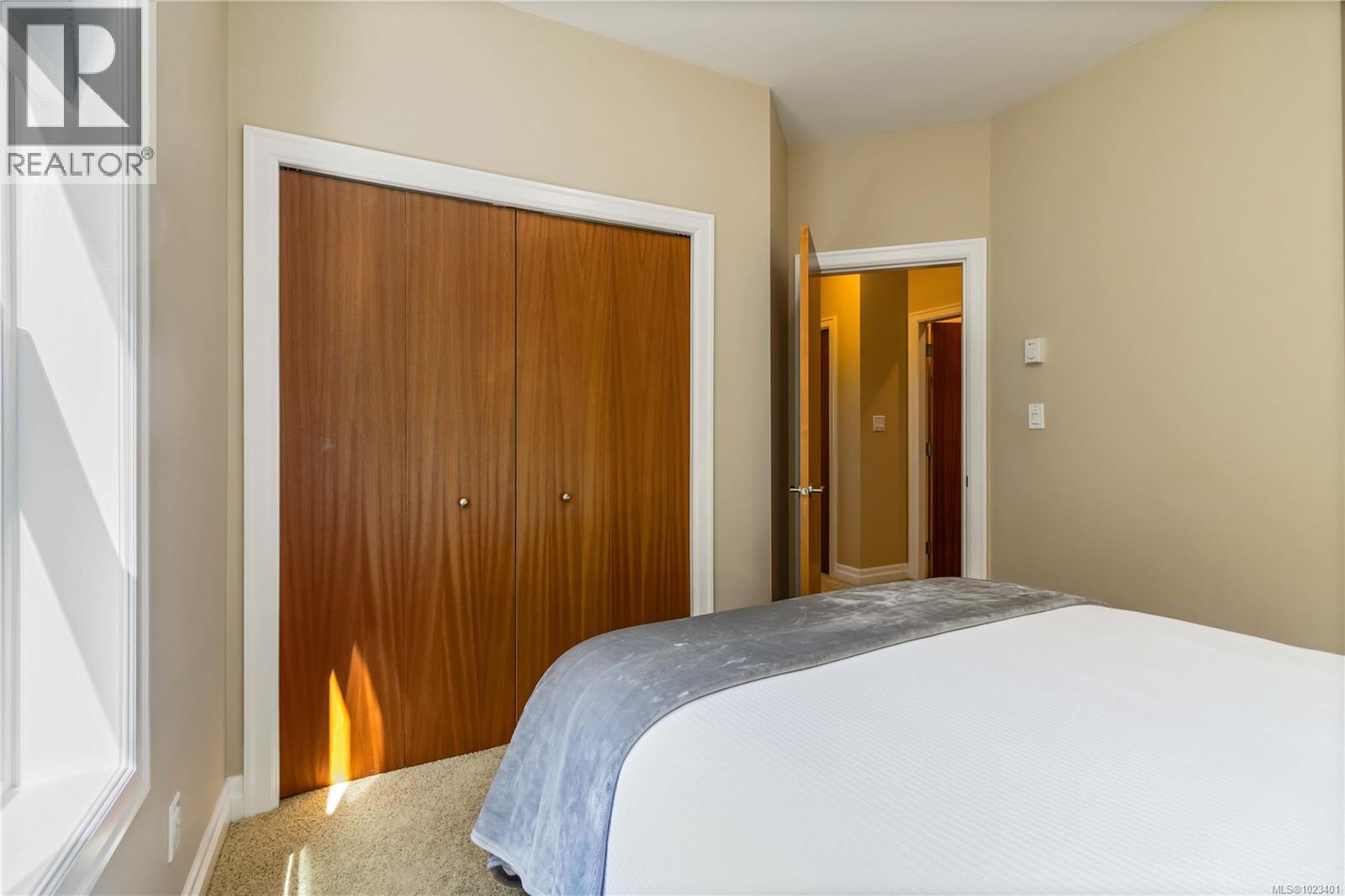 4 1827 Fairfield Road, Victoria