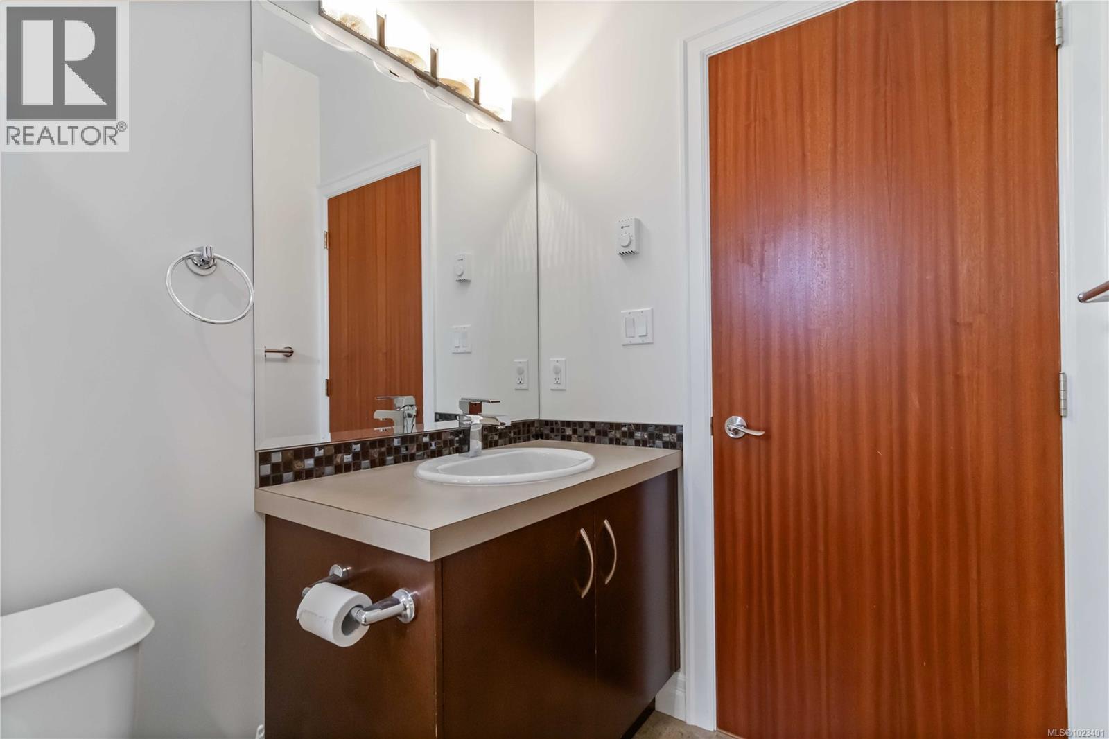 4 1827 Fairfield Road, Victoria