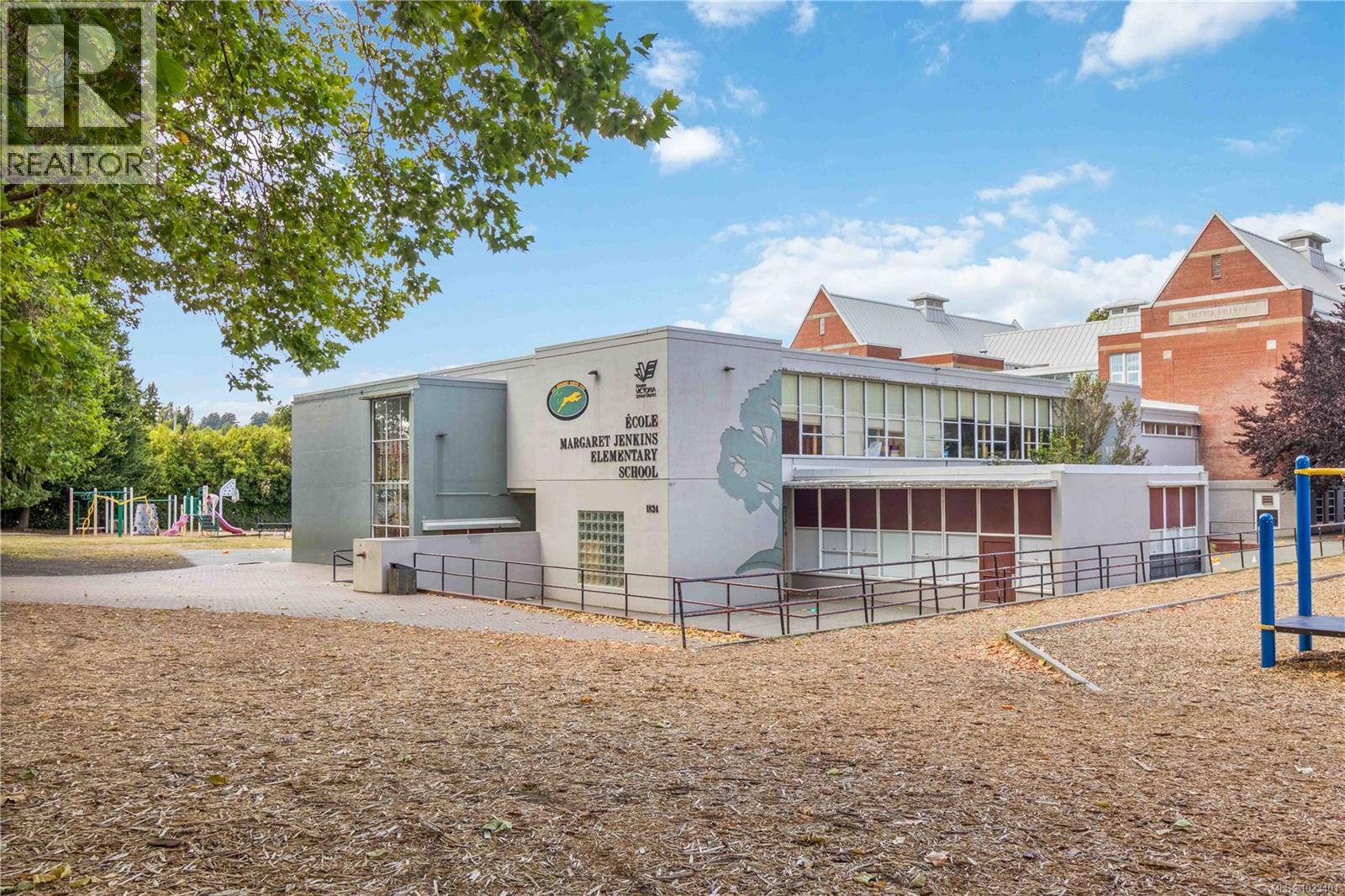 4 1827 Fairfield Road, Victoria