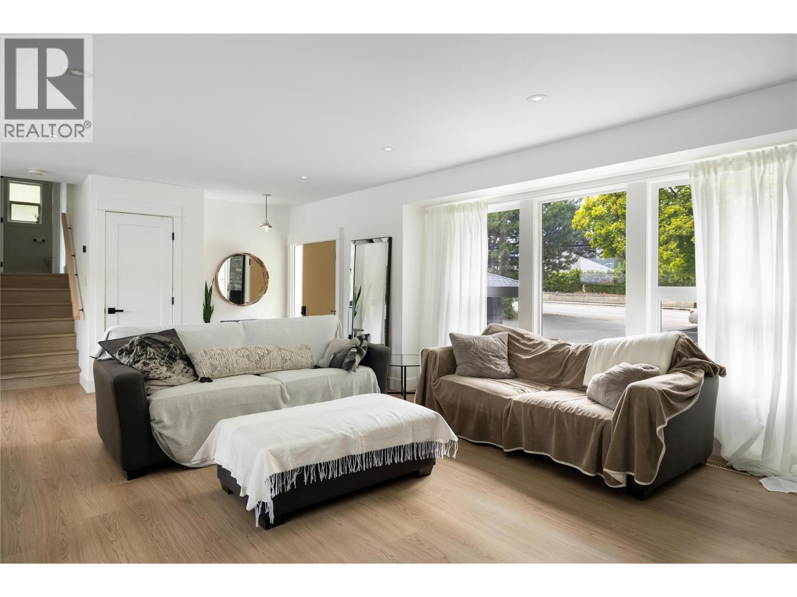  4265 Lakeshore Road, Kelowna