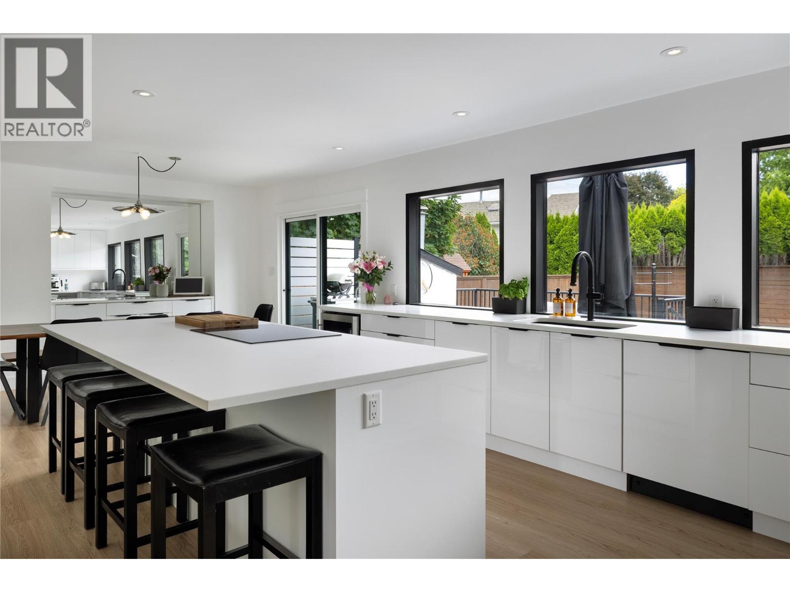  4265 Lakeshore Road, Kelowna