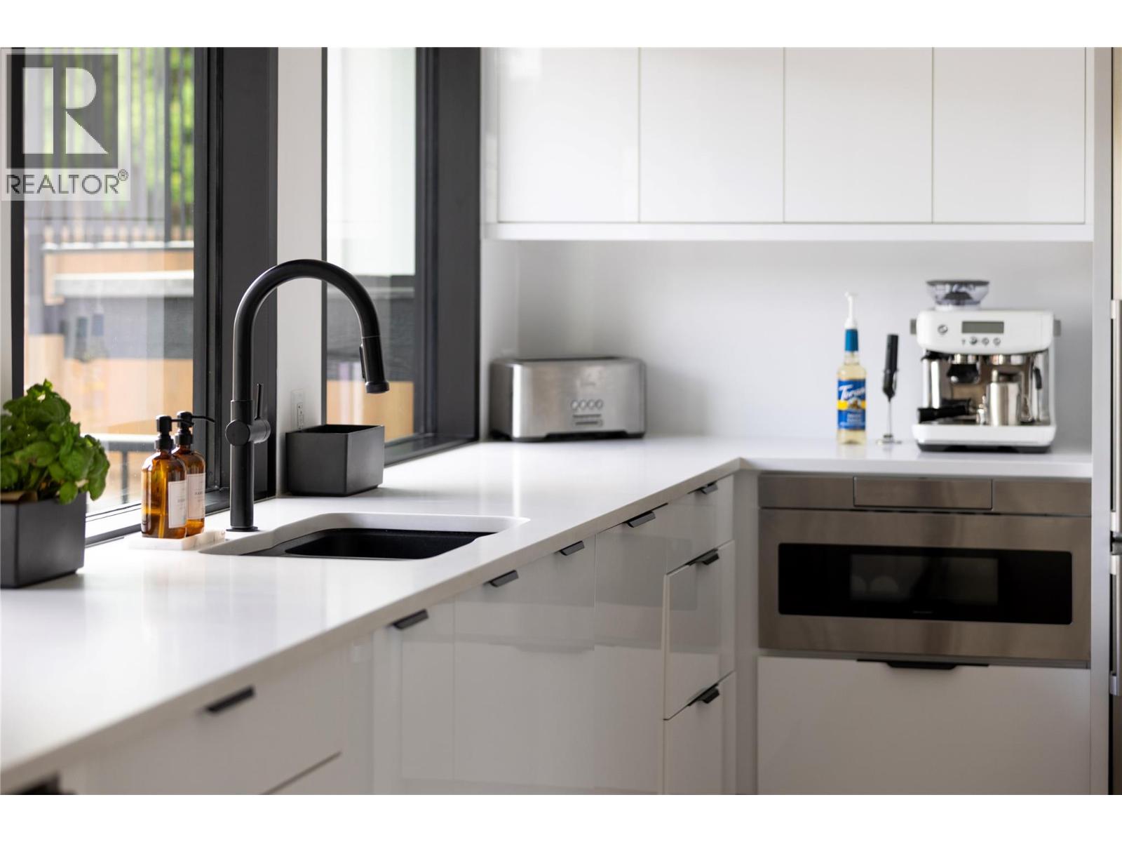  4265 Lakeshore Road, Kelowna