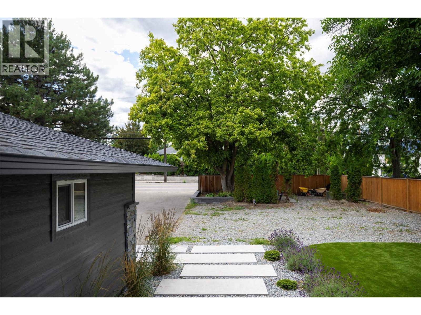  4265 Lakeshore Road, Kelowna