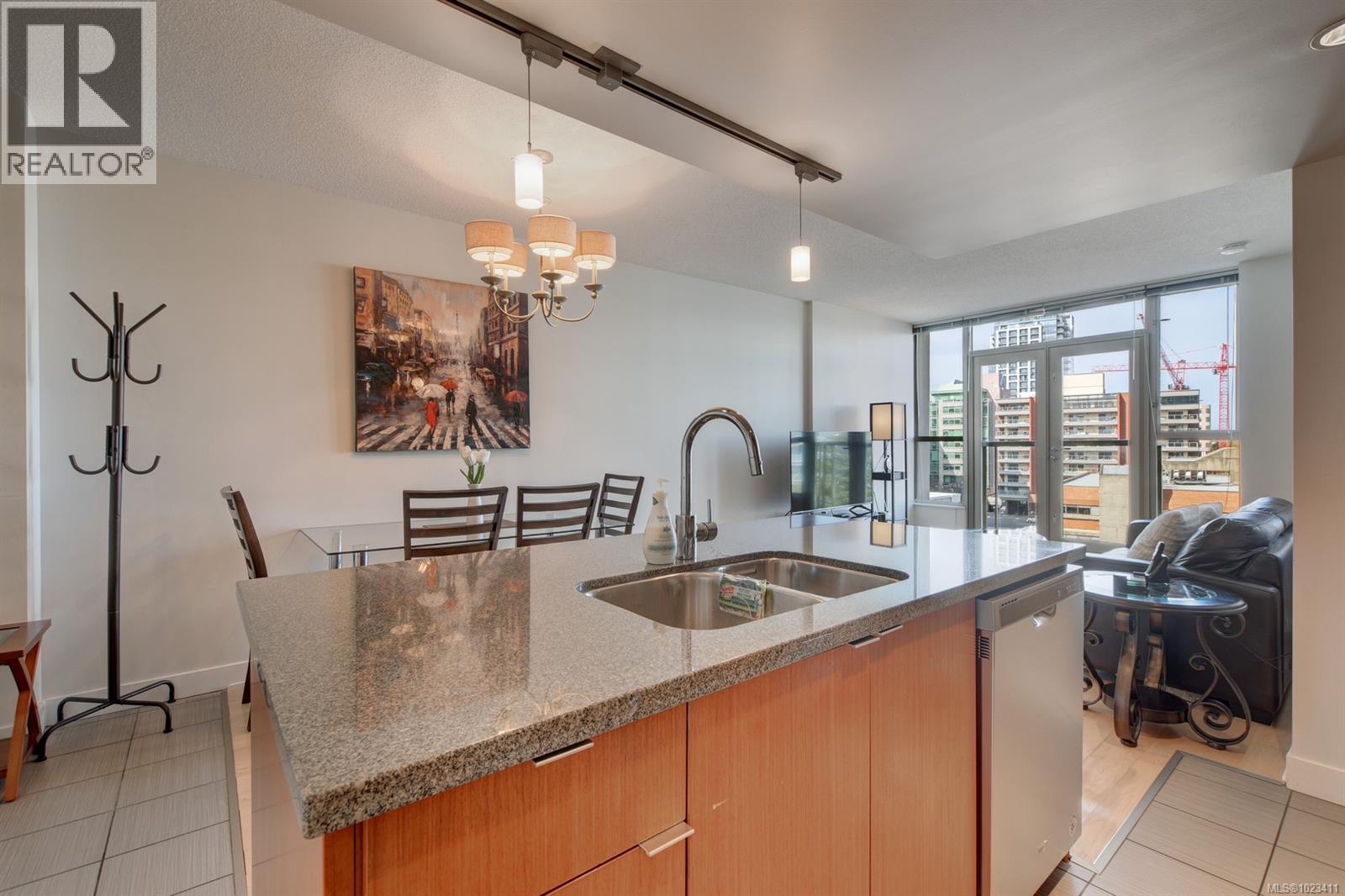 705 760 Johnson Street, Victoria