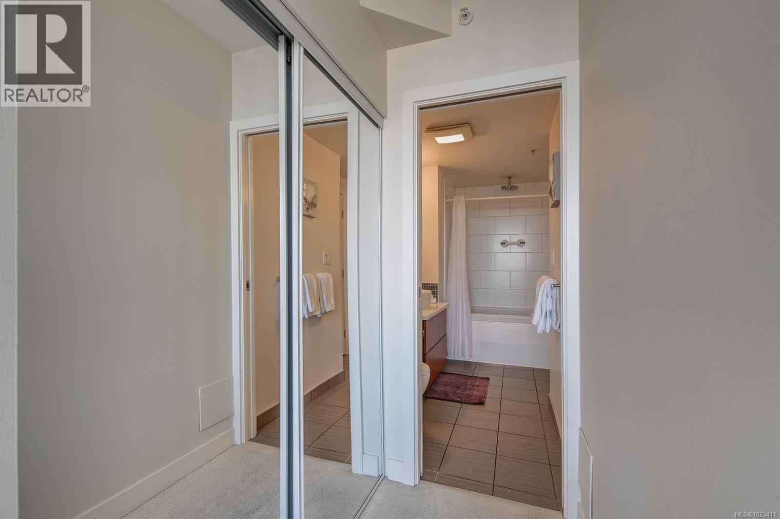 705 760 Johnson Street, Victoria